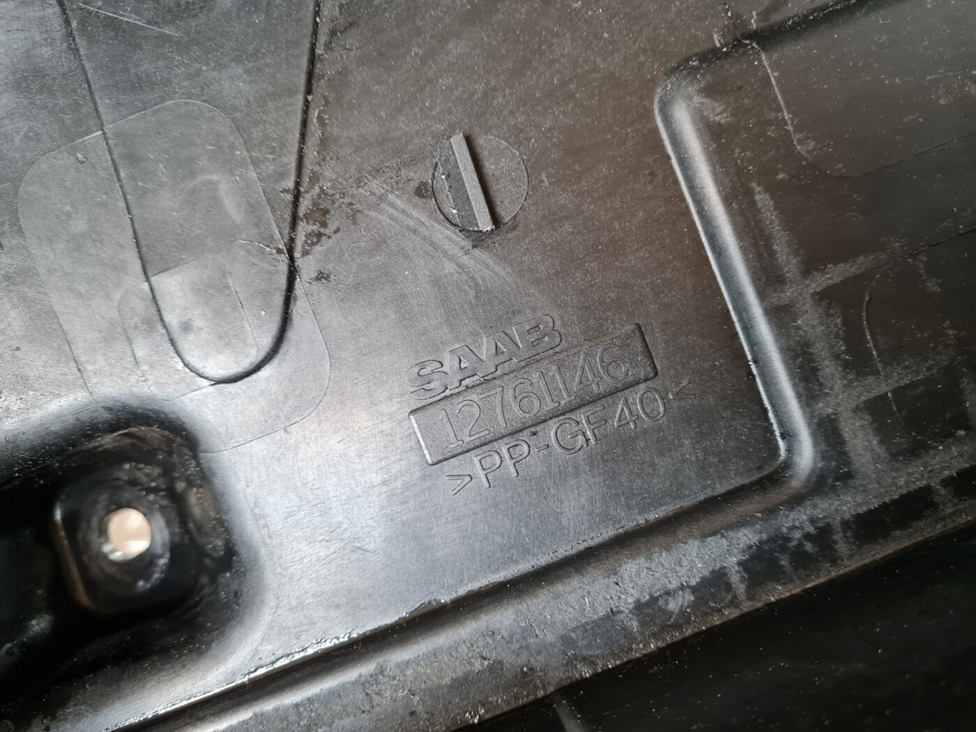 Akumulatora stiprināšanas korpuss priekš SAAB 9-3 2009 3 Akumulatora stiprināšanas korpuss priekš SAAB 9-3 2009