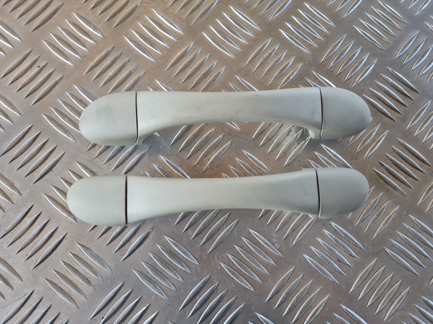 Salona rokturis griestos priekš SAAB 9-3 2009 2 Salona rokturis griestos priekš SAAB 9-3 2009