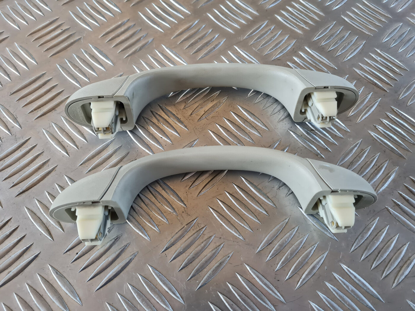 Salona rokturis griestos priekš SAAB 9-3 2009 6 Salona rokturis griestos priekš SAAB 9-3 2009