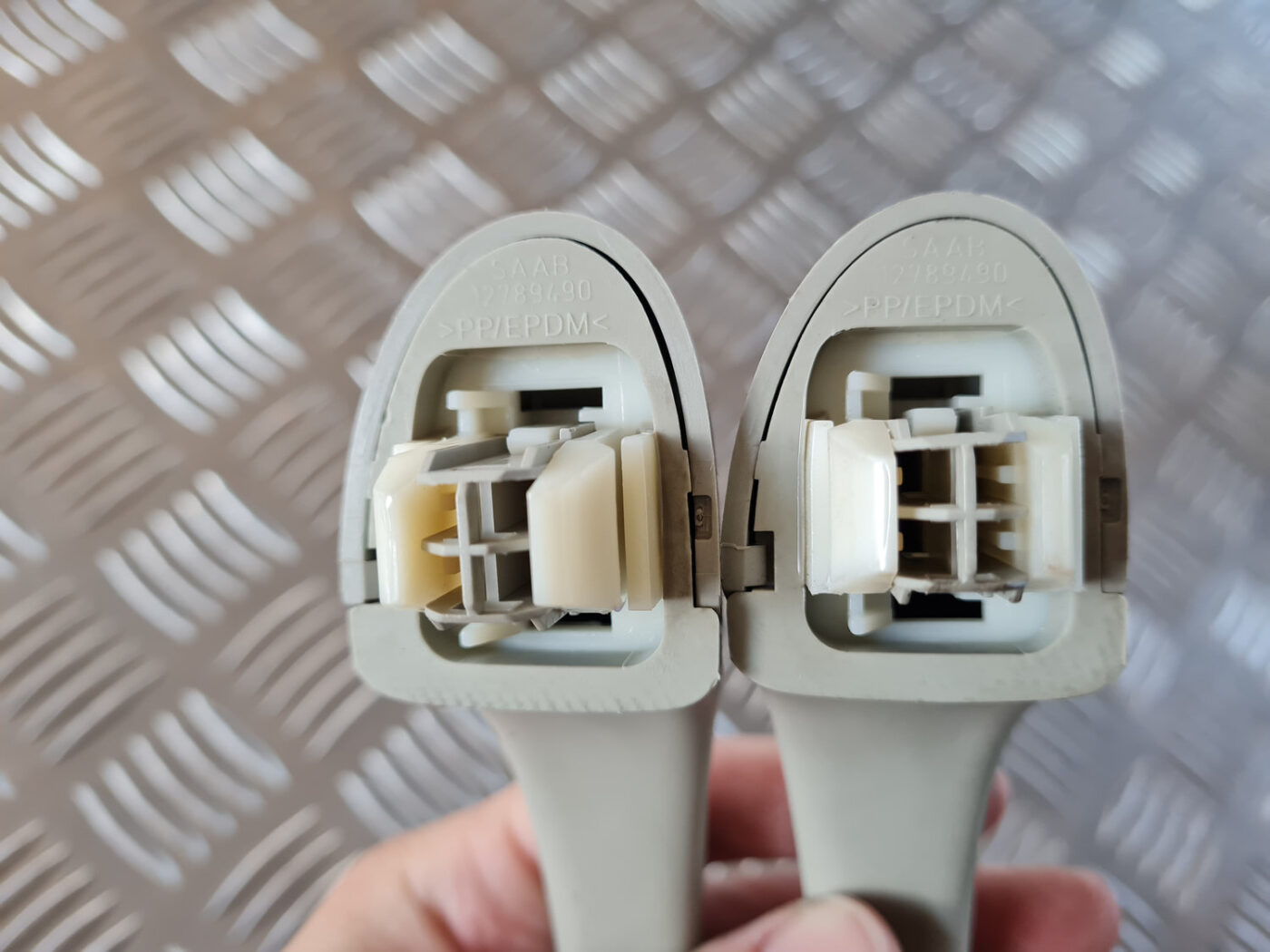 Salona rokturis griestos priekš SAAB 9-3 2009 5 Salona rokturis griestos priekš SAAB 9-3 2009