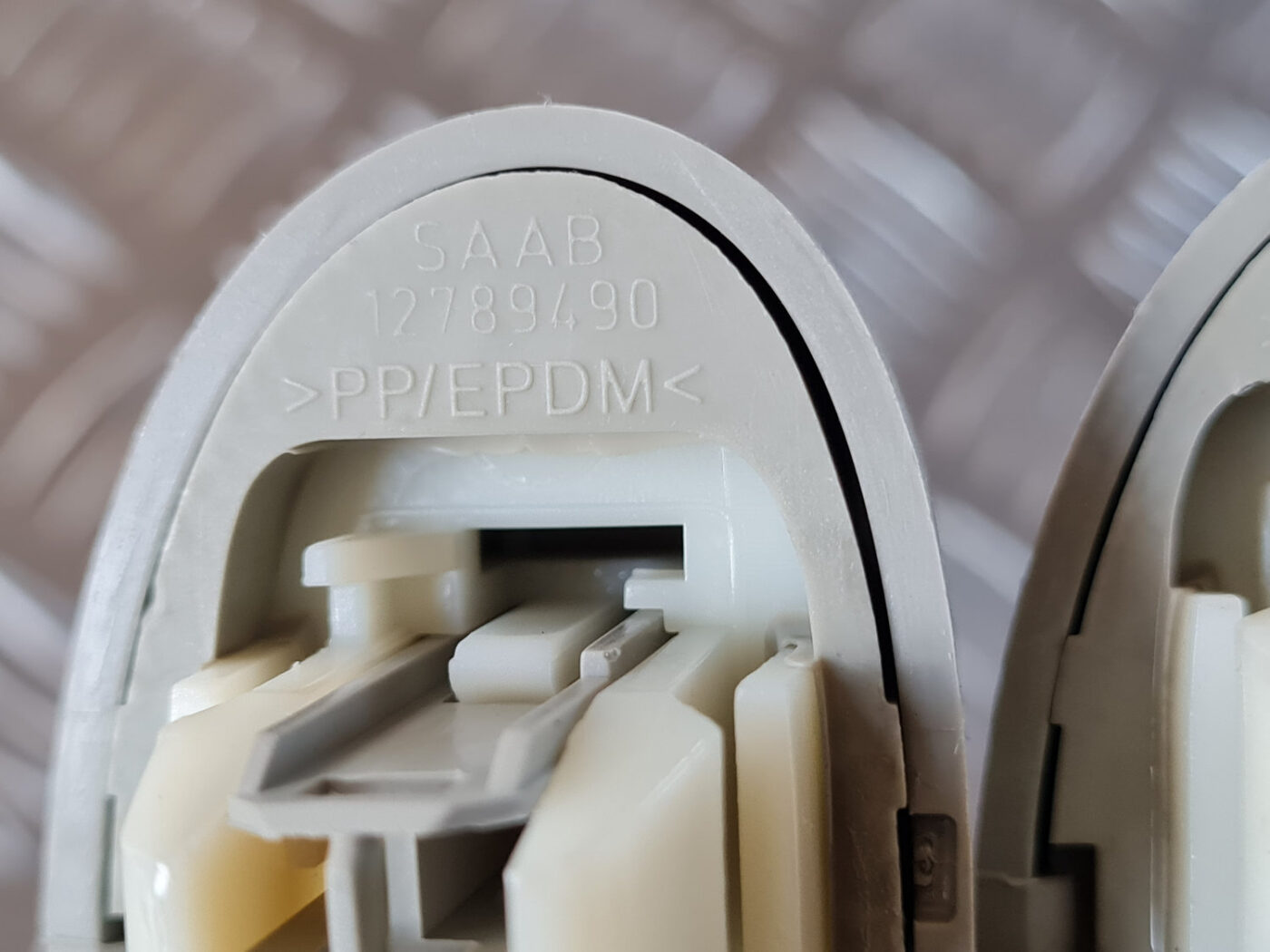 Salona rokturis griestos priekš SAAB 9-3 2009 4 Salona rokturis griestos priekš SAAB 9-3 2009