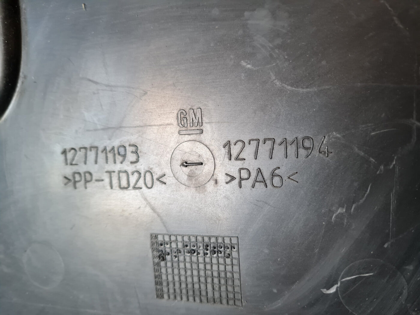 Akumulatora vāks priekš SAAB 9-3 2009 3 Akumulatora vāks priekš SAAB 9-3 2009