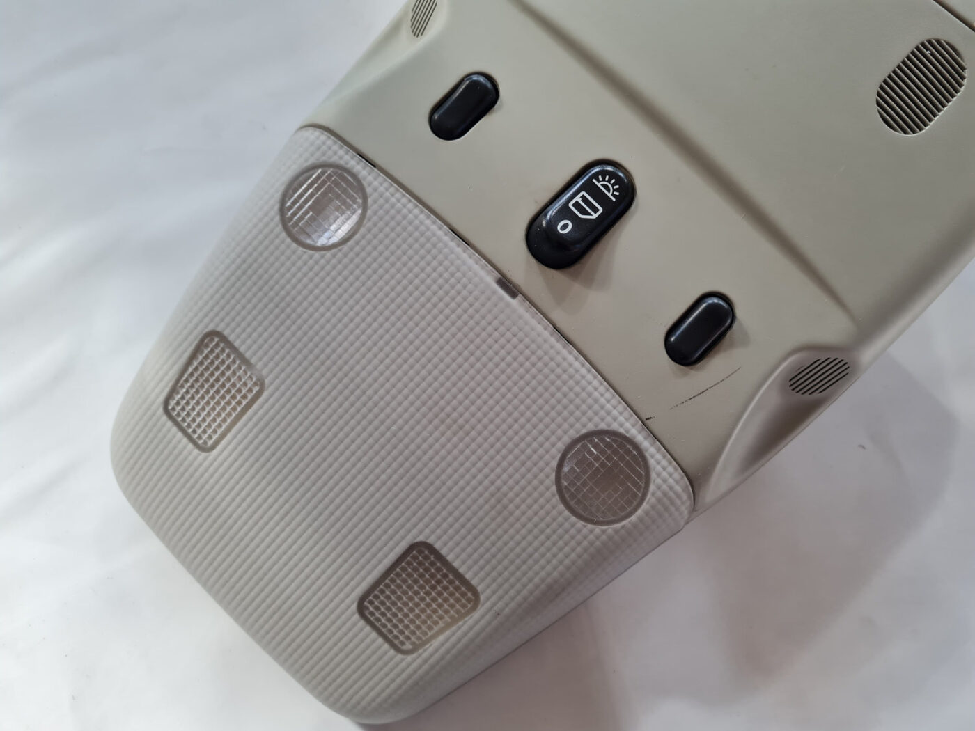 Salona apgaismojuma panelis priekš SAAB 9-3 2009 2 Salona apgaismojuma panelis priekš SAAB 9-3 2009