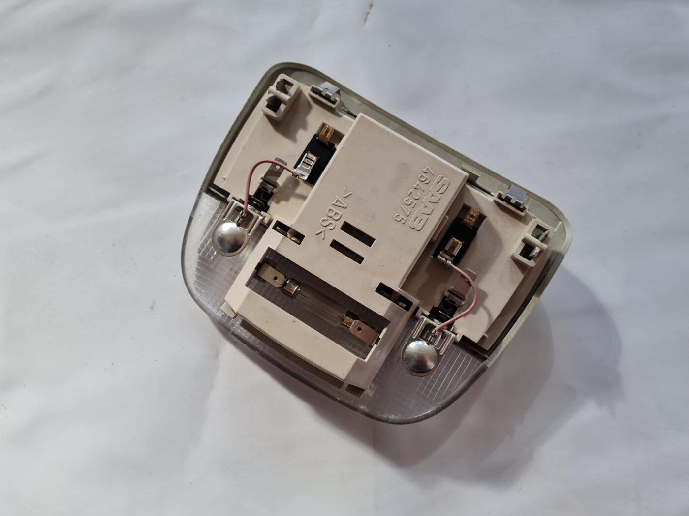 Aizmugurējo sēdvietu apgaismojums priekš SAAB 9-3 2009 2 Aizmugurējo sēdvietu apgaismojums priekš SAAB 9-3 2009