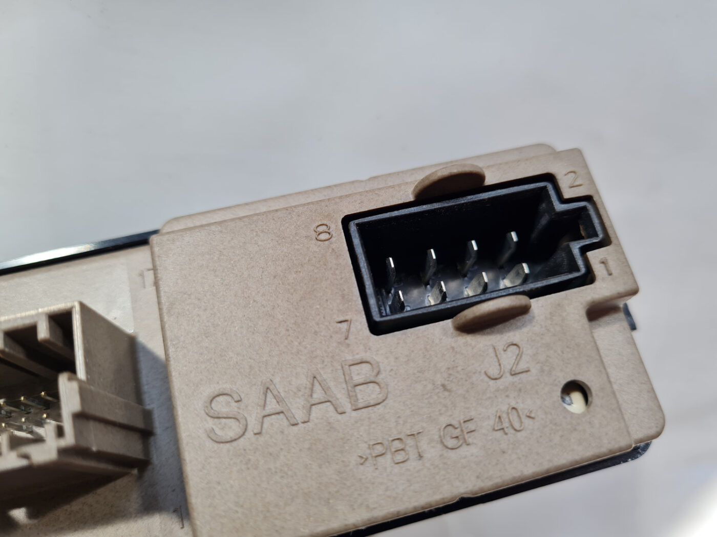 Stikla pacelšanas poga priekš SAAB 9-3 2009 3 Stikla pacelšanas poga priekš SAAB 9-3 2009