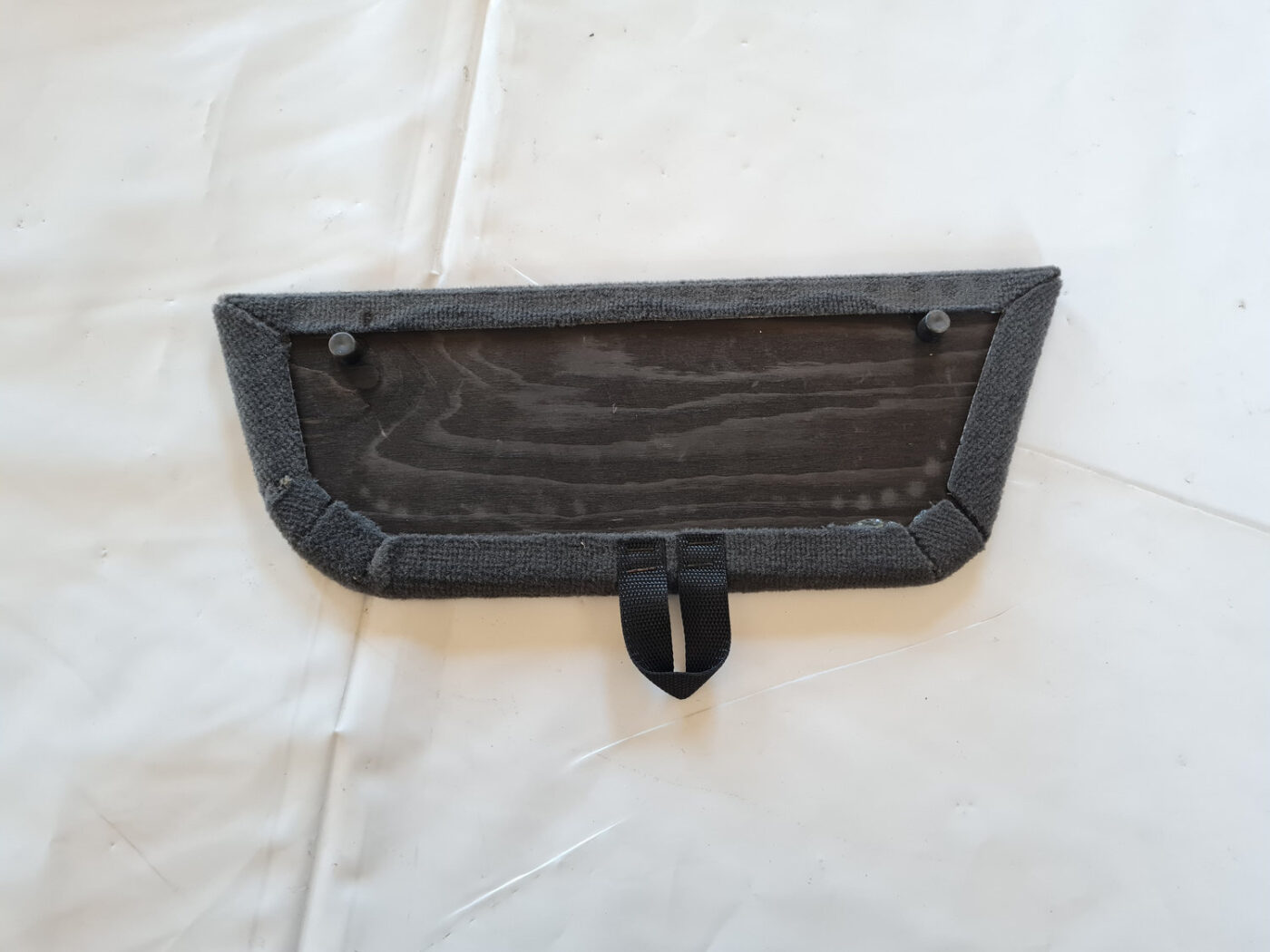 Bagāžnieka grīdas daļa priekš SAAB 9-3 2009 2 Bagāžnieka grīdas daļa priekš SAAB 9-3 2009