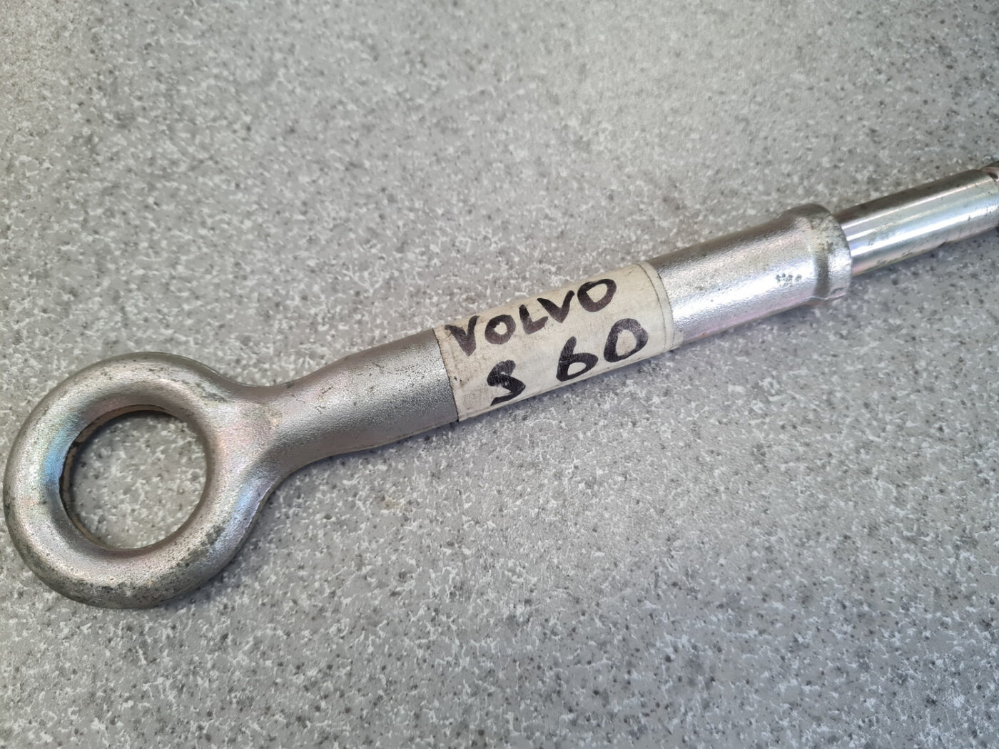 Vilkšanas āķis priekš VOLVO S60 2004 2 Vilkšanas āķis priekš VOLVO S60 2004