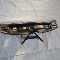 Priekšējā radiatora rāmja augšēja daļa priekš SAAB 9-3 2009