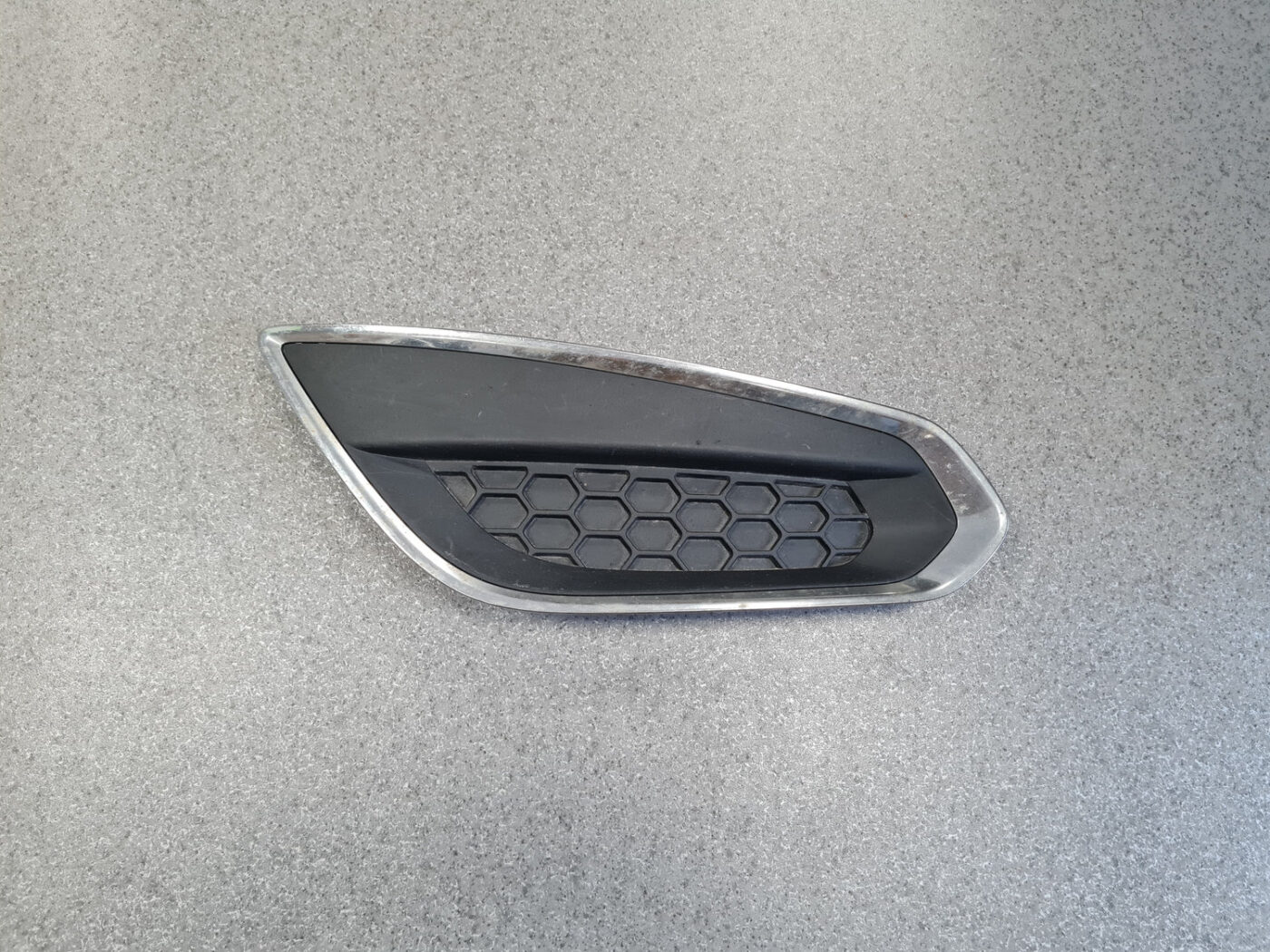 Miglas luktura reste, pa labi priekš VOLVO S60 2011-2013 1 Miglas luktura reste, pa labi priekš VOLVO S60 2011-2013