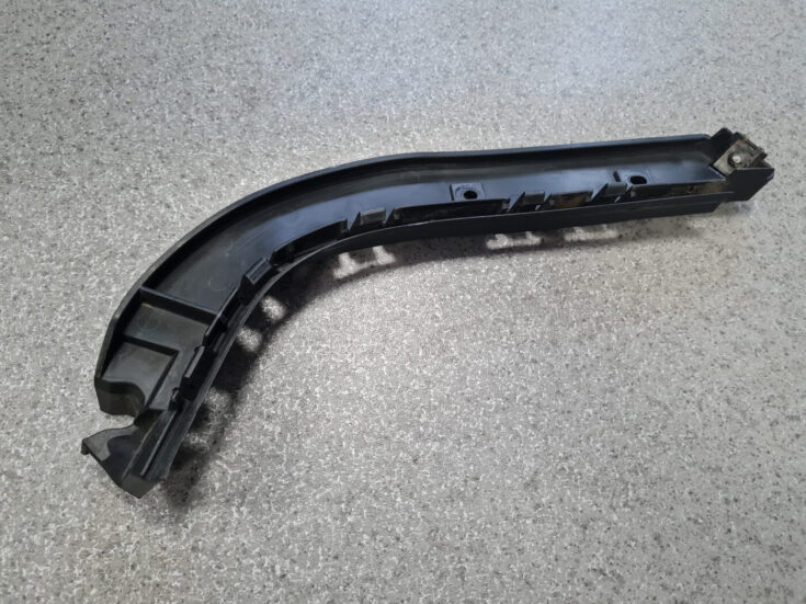 Aizmugurējā spārna un bufera stiprinājums priekš VOLVO S40 2004 Grey