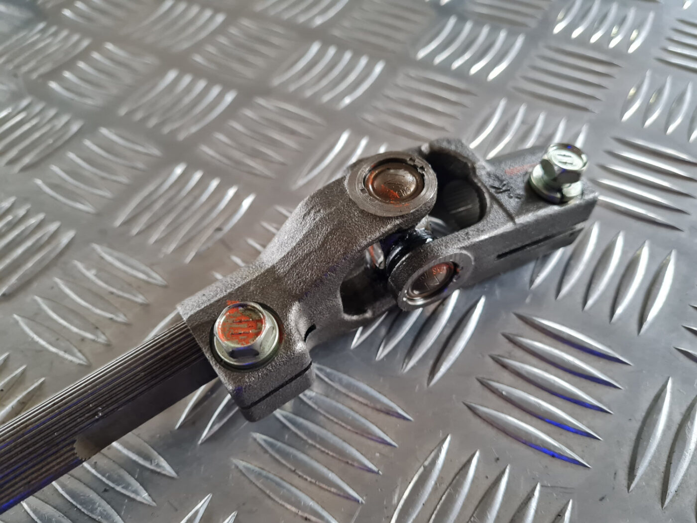 Stūres statnes kardāns priekš TOYOTA AVENSIS 2007 UNIVERSAL 2 Stūres statnes kardāns priekš TOYOTA AVENSIS 2007 UNIVERSAL