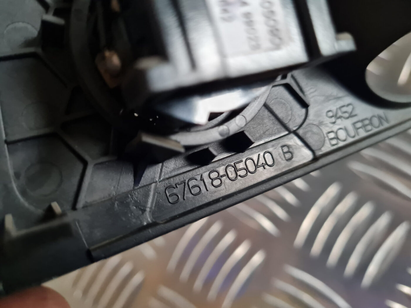 Durvju rokturu apdares uzlika (salonā) priekš TOYOTA AVENSIS 2007 UNIVERSAL 5 Durvju rokturu apdares uzlika (salonā) priekš TOYOTA AVENSIS 2007 UNIVERSAL