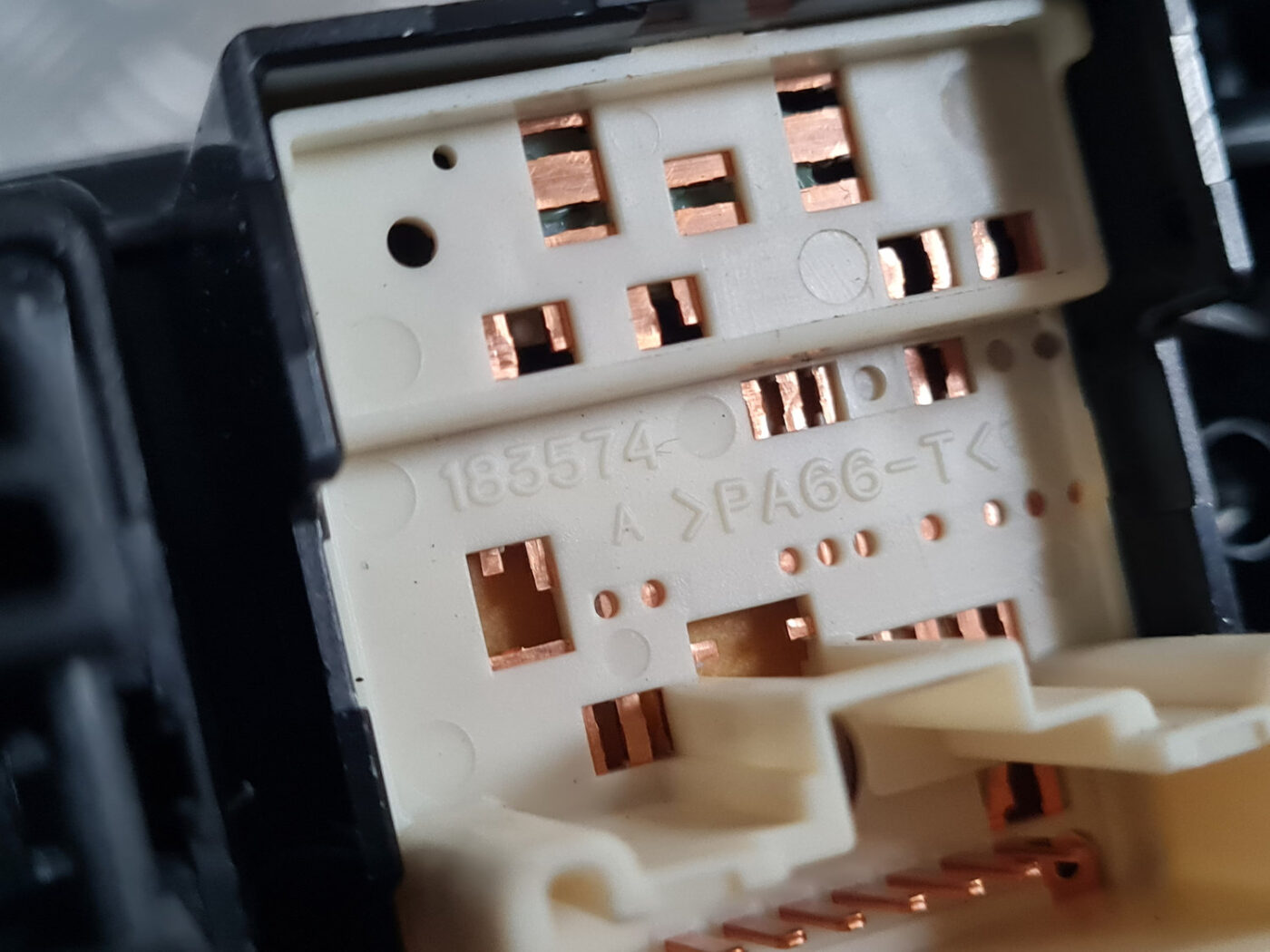 Mērinstrumentu paneļa pārslēgšanas pogas priekš TOYOTA AVENSIS 2007 UNIVERSAL 5 Mērinstrumentu paneļa pārslēgšanas pogas priekš TOYOTA AVENSIS 2007 UNIVERSAL