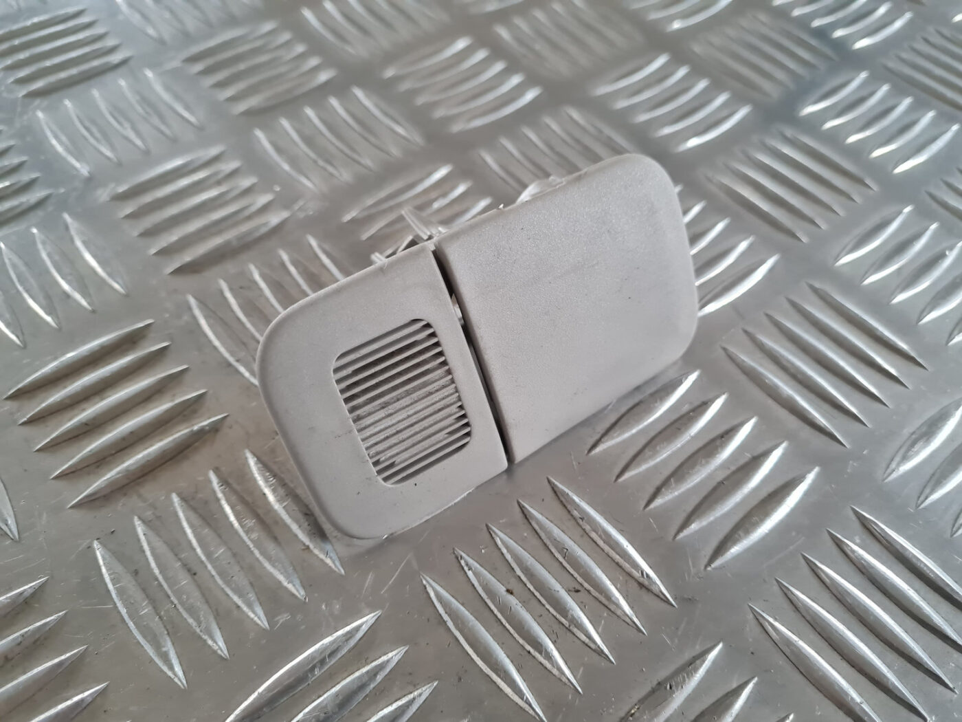 Salona āķis griestos priekš TOYOTA AVENSIS 2007 UNIVERSAL 2 Salona āķis griestos priekš TOYOTA AVENSIS 2007 UNIVERSAL