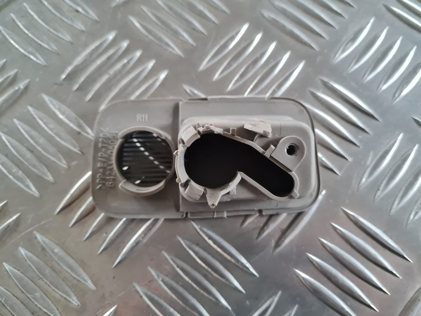 Salona āķis griestos priekš TOYOTA AVENSIS 2007 UNIVERSAL 4 Salona āķis griestos priekš TOYOTA AVENSIS 2007 UNIVERSAL