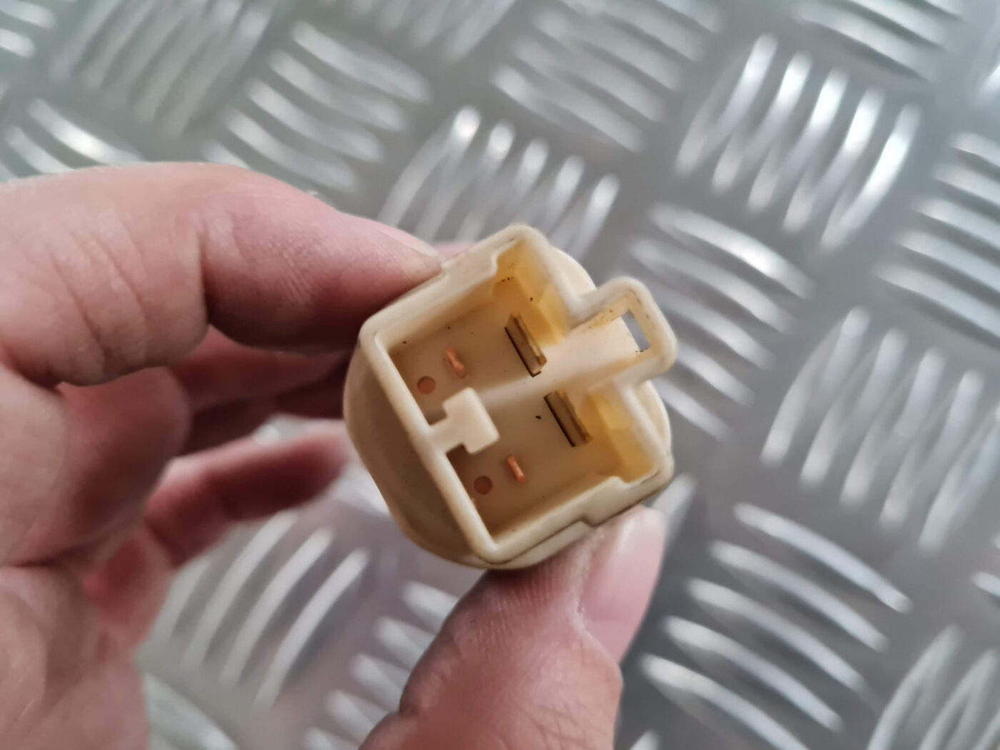 Bremžu signāla slēdzis priekš TOYOTA AVENSIS 2007 UNIVERSAL 5 Bremžu signāla slēdzis priekš TOYOTA AVENSIS 2007 UNIVERSAL