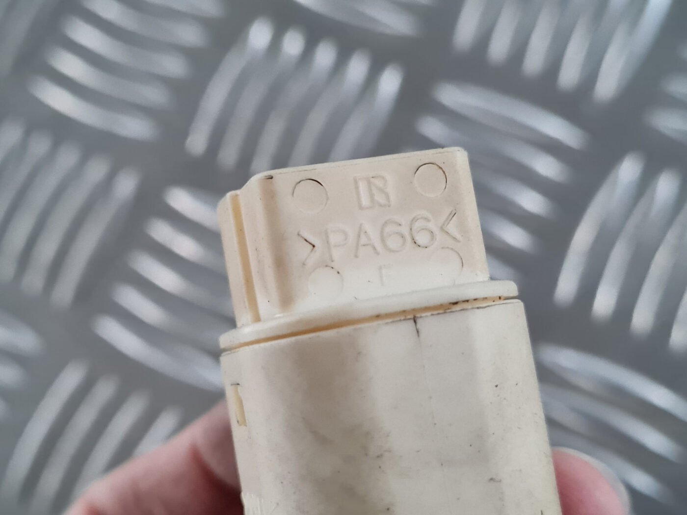 Bremžu signāla slēdzis priekš TOYOTA AVENSIS 2007 UNIVERSAL 4 Bremžu signāla slēdzis priekš TOYOTA AVENSIS 2007 UNIVERSAL