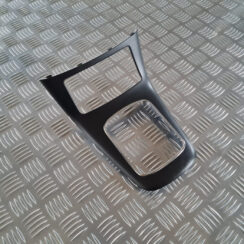 Dekoratīvs rāmis pārnesumu selektoram priekš TOYOTA AVENSIS 2007 UNIVERSAL