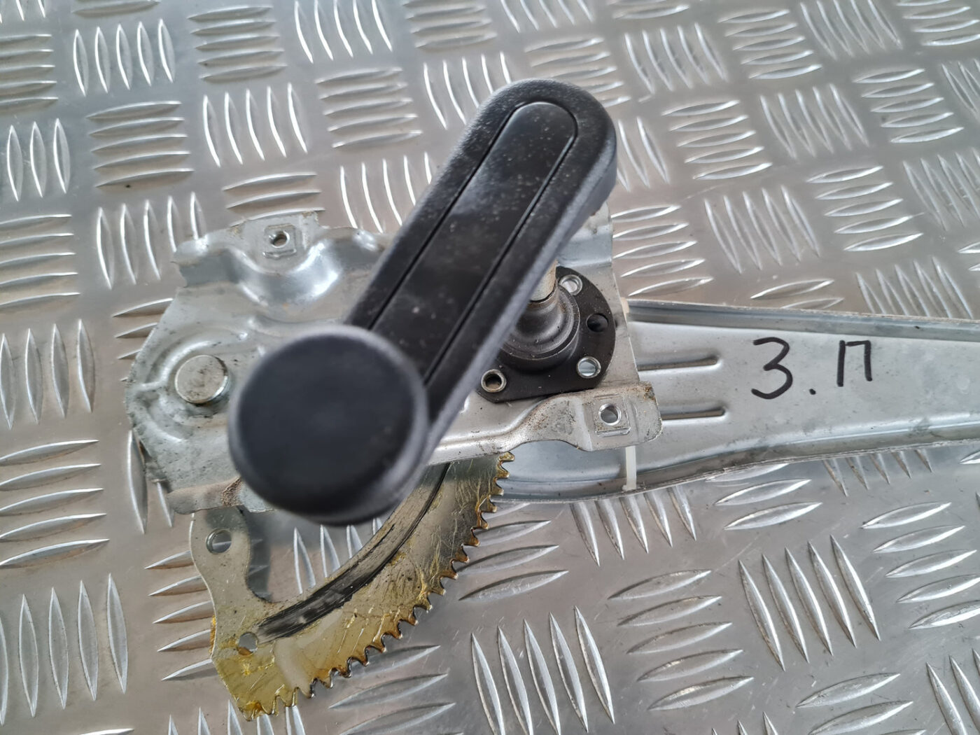 Stikla pacelšanas mehānisms aizmugurējais labais priekš TOYOTA AVENSIS 2007 UNIVERSAL 2 Stikla pacelšanas mehānisms aizmugurējais labais priekš TOYOTA AVENSIS 2007 UNIVERSAL