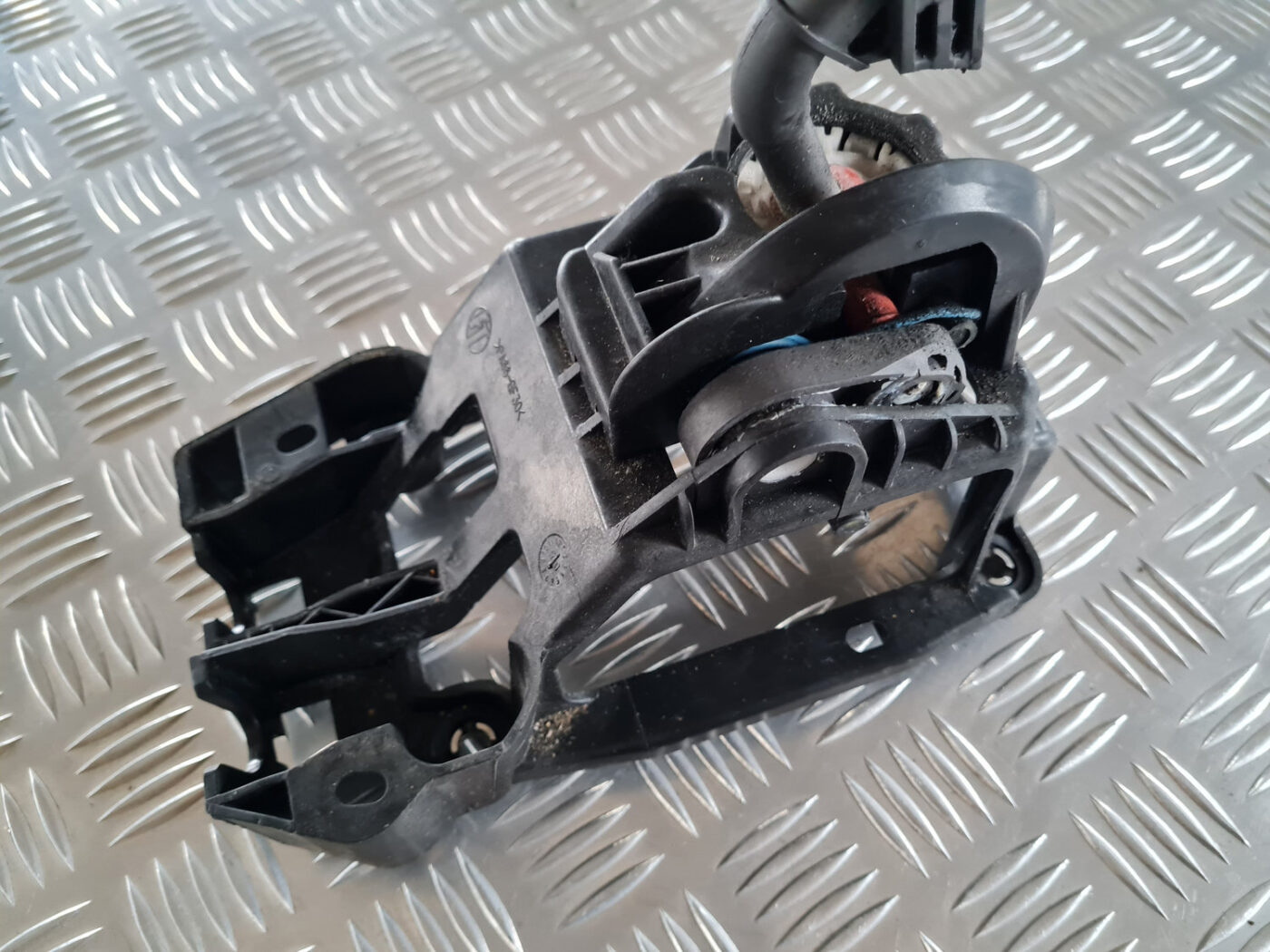 Ātrumu pārslēgšanas slēdzis priekš TOYOTA AVENSIS 2007 UNIVERSAL 2 Ātrumu pārslēgšanas slēdzis priekš TOYOTA AVENSIS 2007 UNIVERSAL