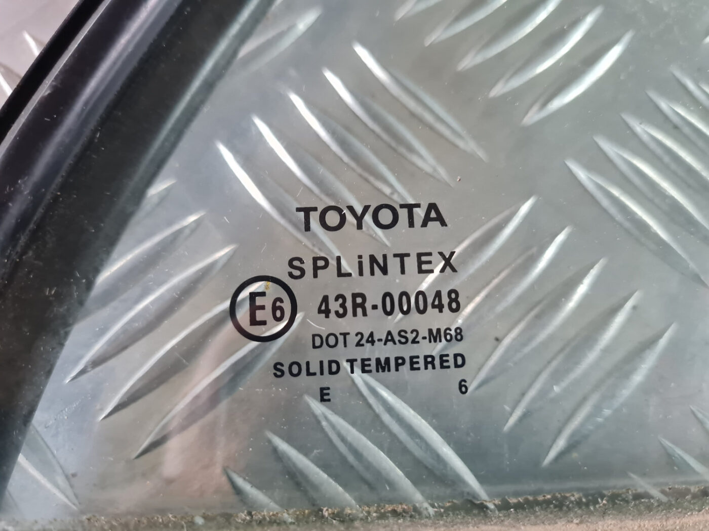 Labo durvju stūra stikls priekš TOYOTA AVENSIS 2007 UNIVERSAL 2 Labo durvju stūra stikls priekš TOYOTA AVENSIS 2007 UNIVERSAL