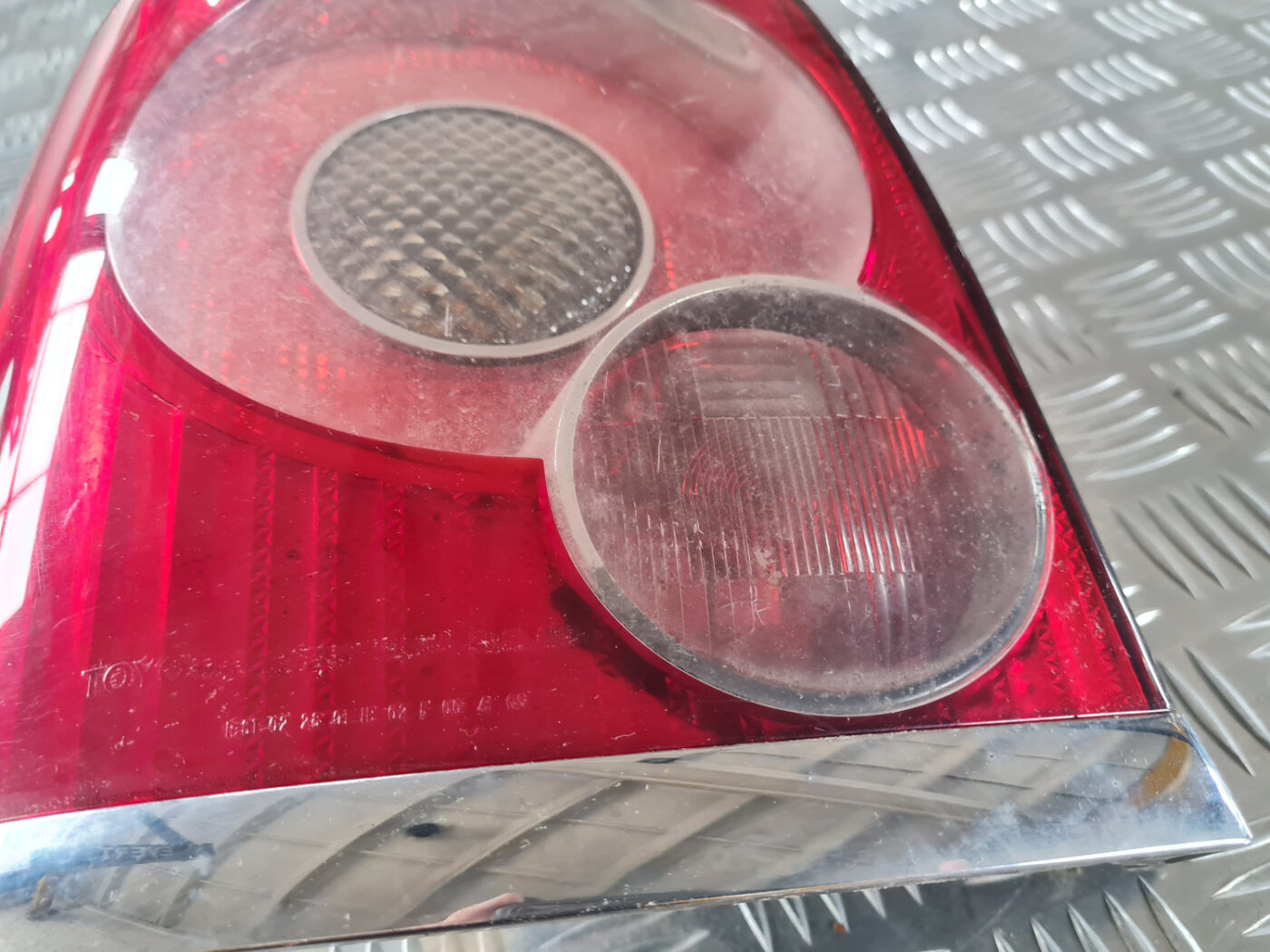 Aizmugurējais kreisais lukturis priekš TOYOTA AVENSIS 2007 UNIVERSAL 6 Aizmugurējais kreisais lukturis priekš TOYOTA AVENSIS 2007 UNIVERSAL