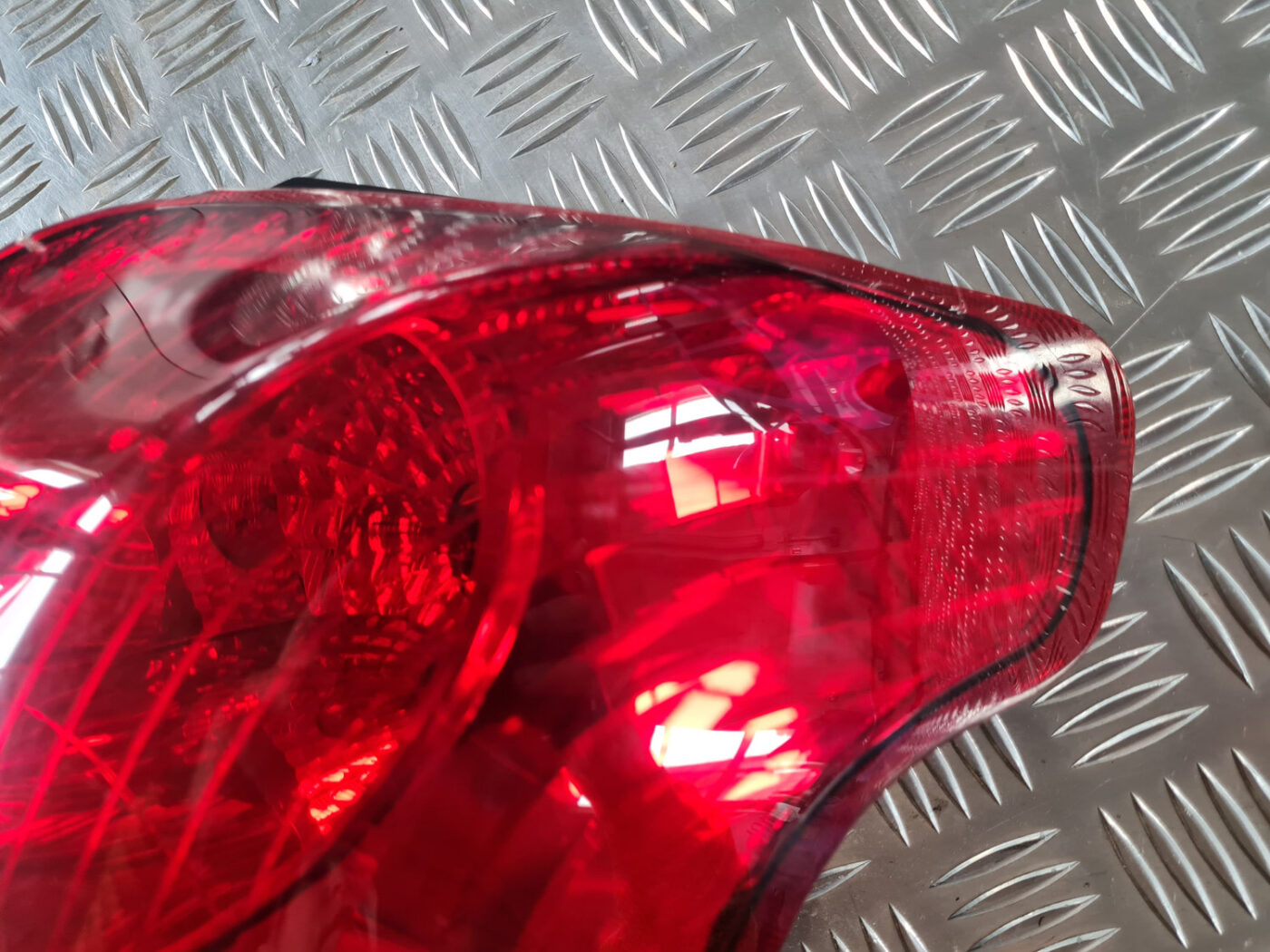 Aizmugurējais labais lukturis priekš TOYOTA AVENSIS 2007 UNIVERSAL 2 Aizmugurējais labais lukturis priekš TOYOTA AVENSIS 2007 UNIVERSAL