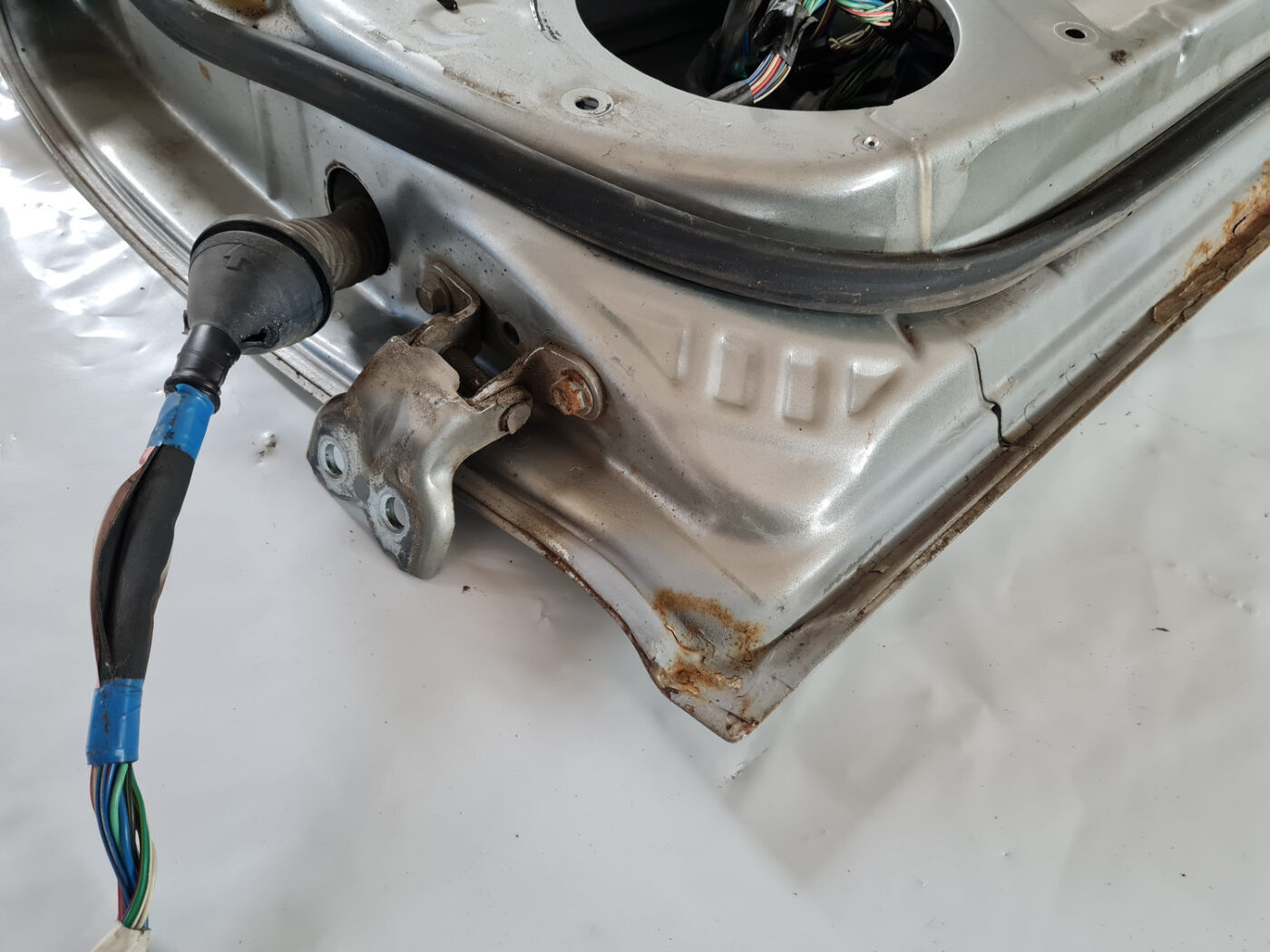 Priekšējās labās durvis priekš TOYOTA AVENSIS 2007 UNIVERSAL 8 Priekšējās labās durvis priekš TOYOTA AVENSIS 2007 UNIVERSAL