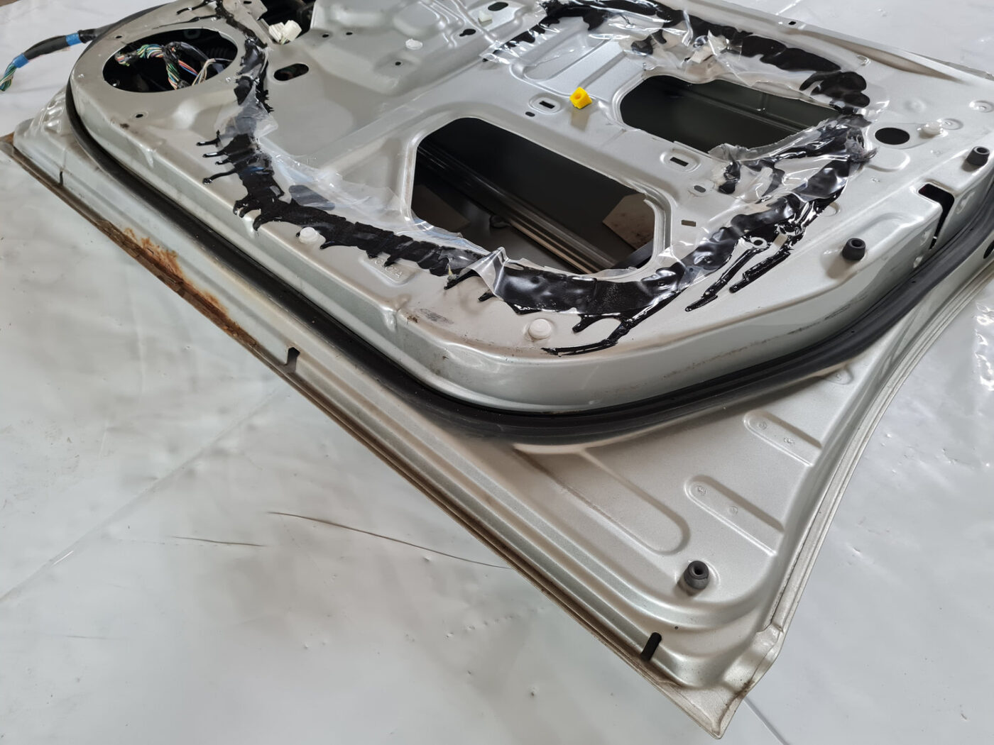 Priekšējās labās durvis priekš TOYOTA AVENSIS 2007 UNIVERSAL 5 Priekšējās labās durvis priekš TOYOTA AVENSIS 2007 UNIVERSAL