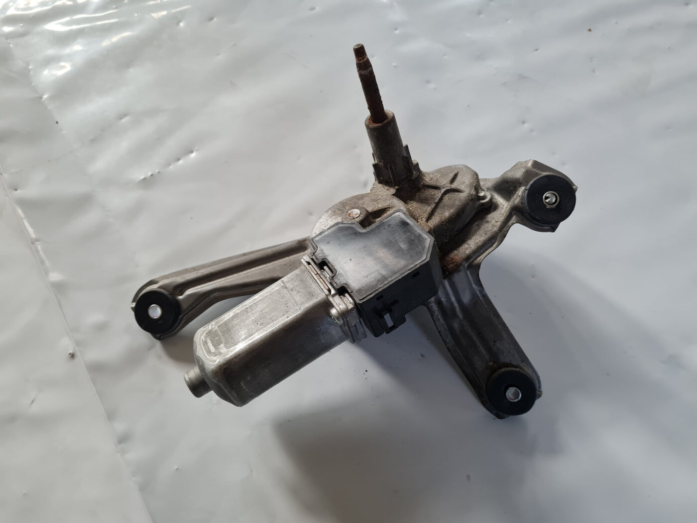 Aizmugurējā stikla tīrītāja motors priekš TOYOTA AVENSIS 2007 UNIVERSAL 5 Aizmugurējā stikla tīrītāja motors priekš TOYOTA AVENSIS 2007 UNIVERSAL