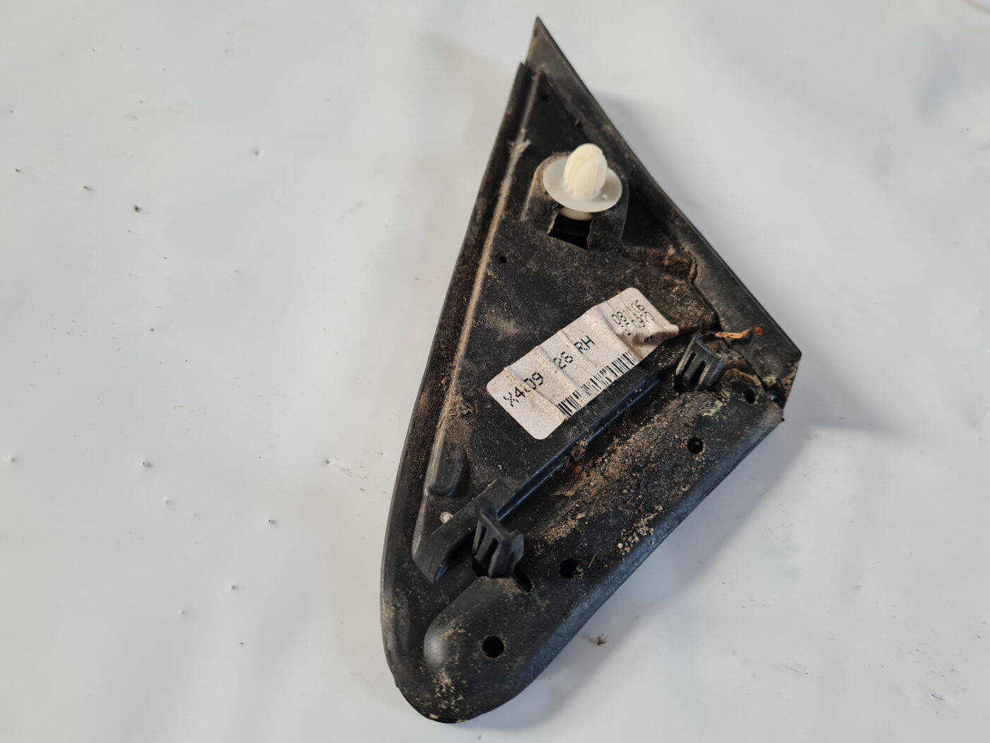 Priekšēja spārna uzlika/moldings priekš TOYOTA AVENSIS 2007 UNIVERSAL 4 Priekšēja spārna uzlika/moldings priekš TOYOTA AVENSIS 2007 UNIVERSAL