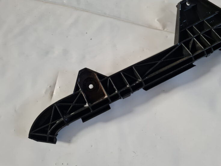 Aizmugurēja bufera kronšteins priekš TOYOTA AVENSIS 2007 UNIVERSAL