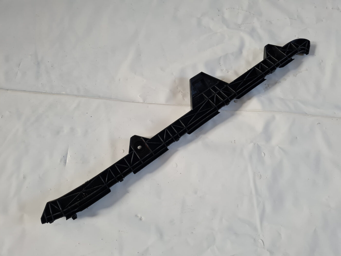 Aizmugurēja bufera kronšteins priekš TOYOTA AVENSIS 2007 UNIVERSAL 7 Aizmugurēja bufera kronšteins priekš TOYOTA AVENSIS 2007 UNIVERSAL