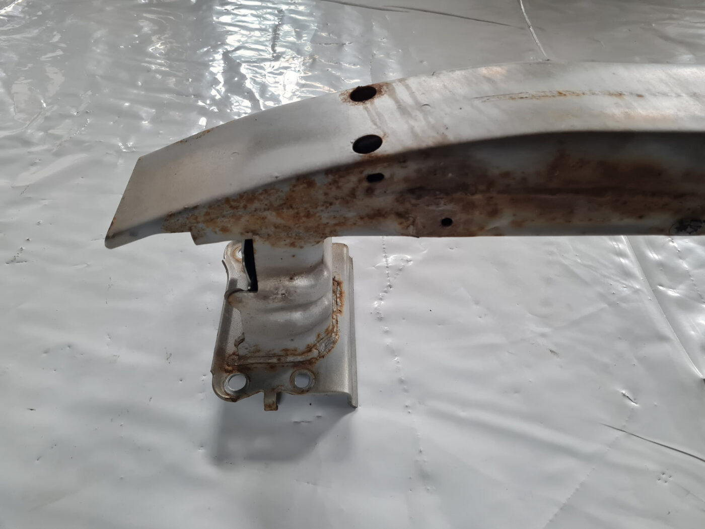 Priekšējā bufera pastiprinātājs priekš TOYOTA AVENSIS 2007 UNIVERSAL 2 Priekšējā bufera pastiprinātājs priekš TOYOTA AVENSIS 2007 UNIVERSAL