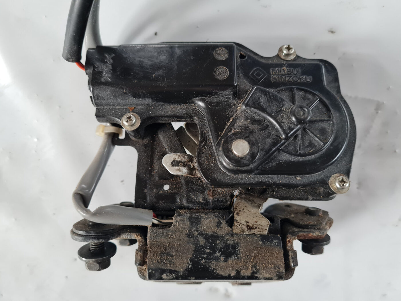 Bagāžnieka vāka slēdzene priekš TOYOTA AVENSIS 2007 UNIVERSAL 6 Bagāžnieka vāka slēdzene priekš TOYOTA AVENSIS 2007 UNIVERSAL