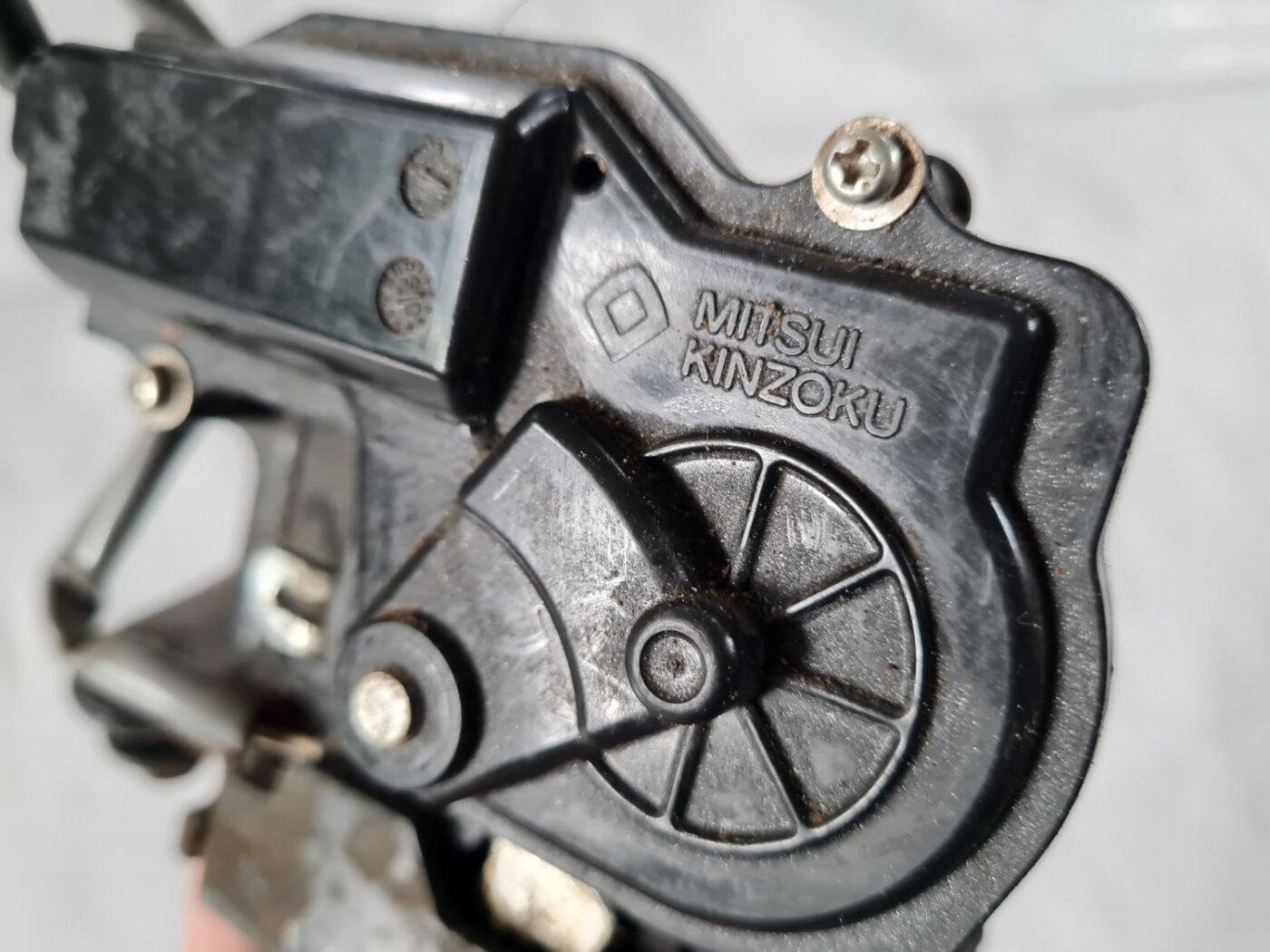 Bagāžnieka vāka slēdzene priekš TOYOTA AVENSIS 2007 UNIVERSAL 3 Bagāžnieka vāka slēdzene priekš TOYOTA AVENSIS 2007 UNIVERSAL