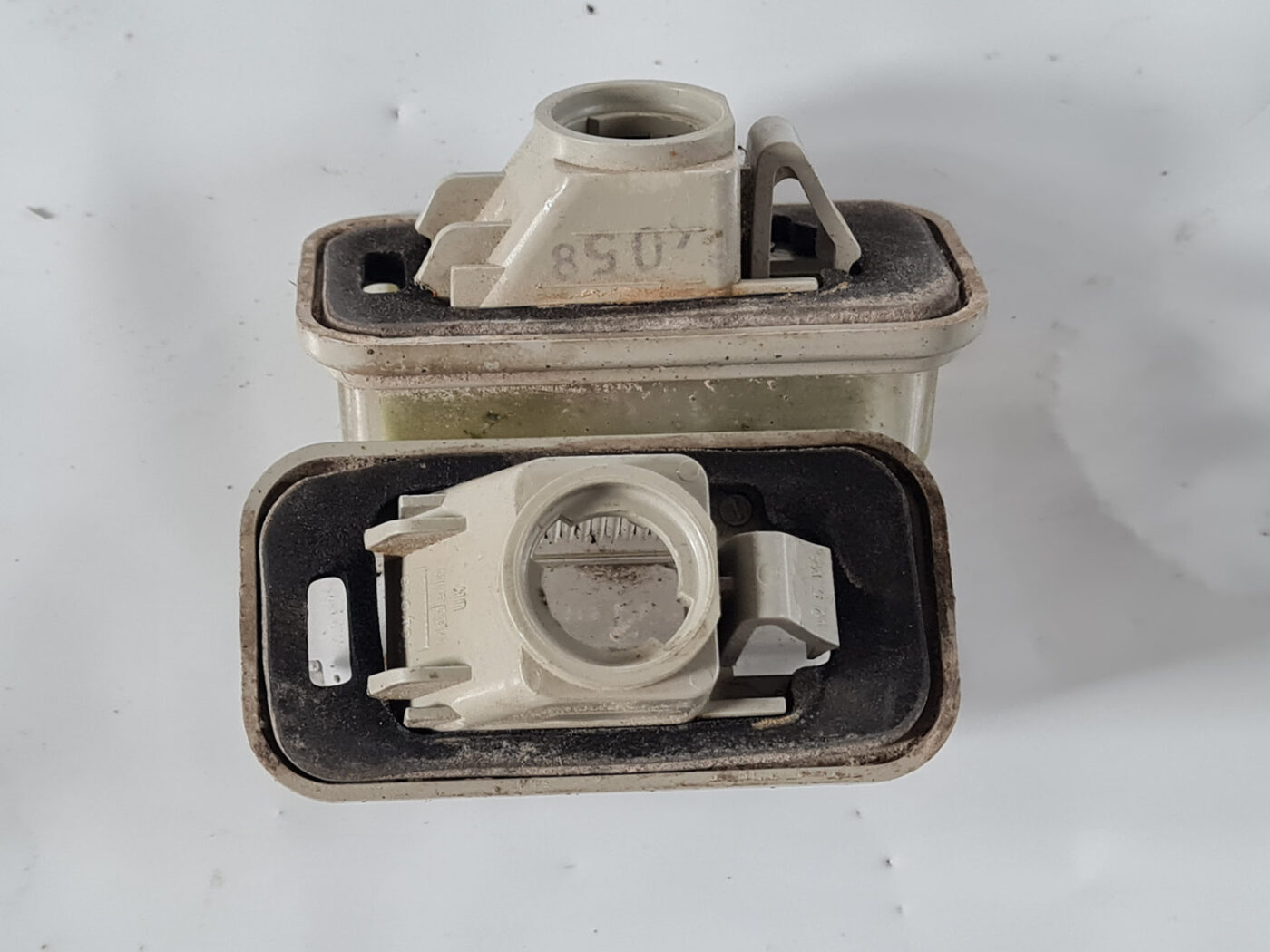 Numura zīmes apgaismojums priekš TOYOTA AVENSIS 2007 UNIVERSAL 3 Numura zīmes apgaismojums priekš TOYOTA AVENSIS 2007 UNIVERSAL