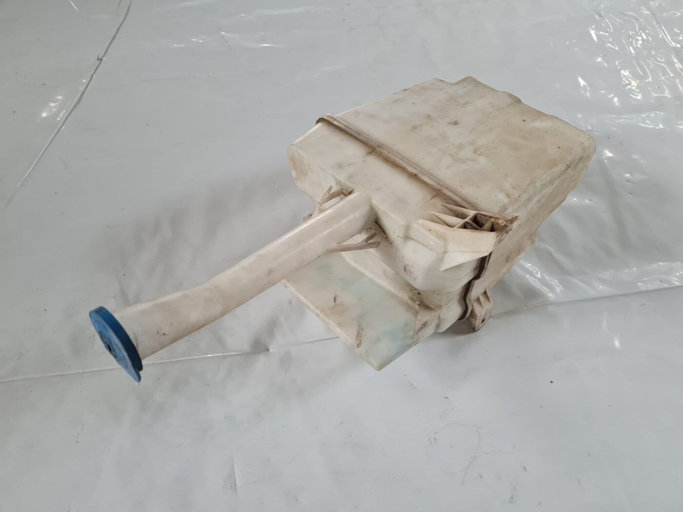 Mazgātāja šķidruma tvertne priekš TOYOTA AVENSIS 2007 UNIVERSAL 2 Mazgātāja šķidruma tvertne priekš TOYOTA AVENSIS 2007 UNIVERSAL