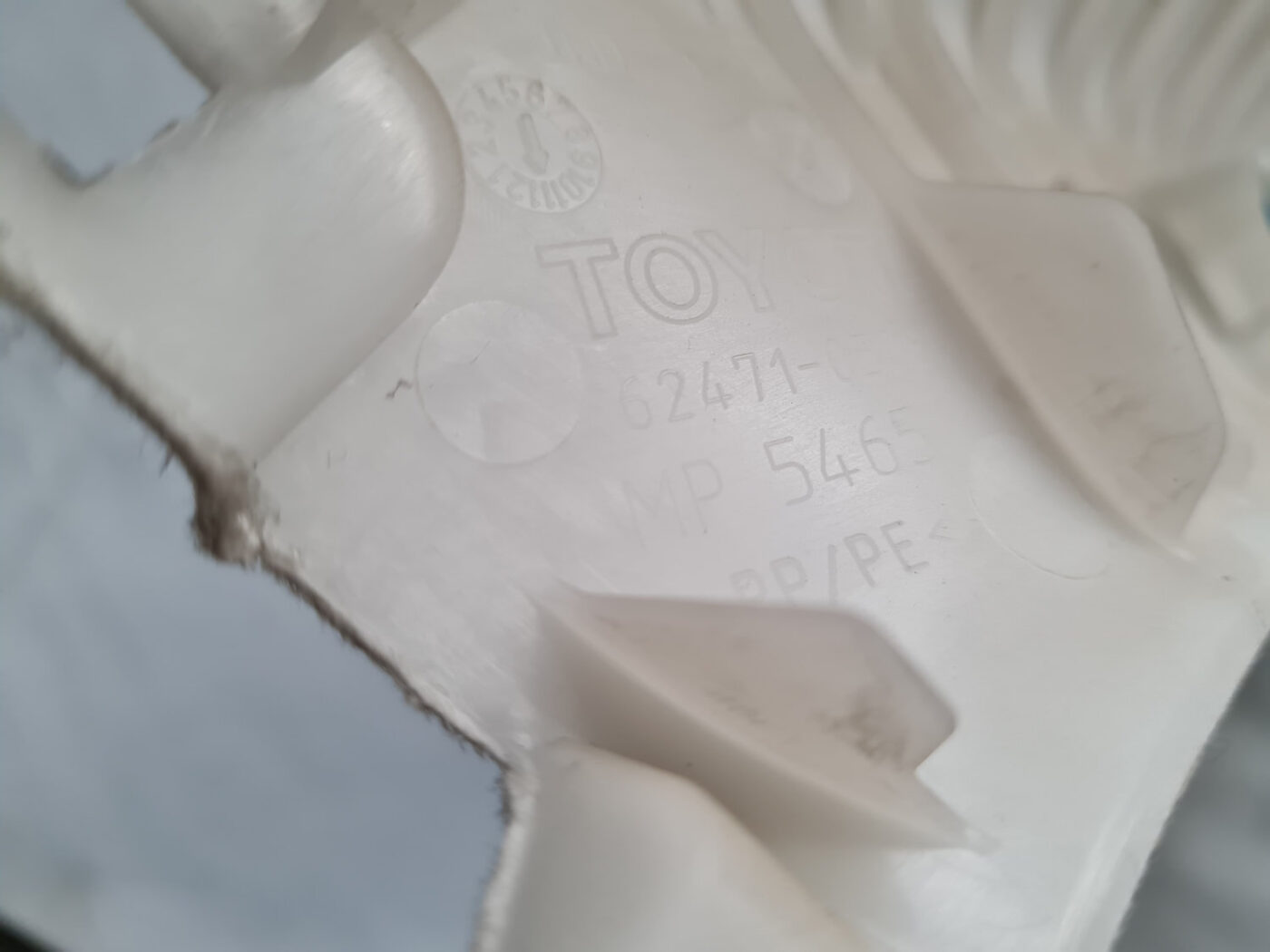 Aizmugurējas salona statnes apdare priekš TOYOTA AVENSIS 2007 UNIVERSAL 5 Aizmugurējas salona statnes apdare priekš TOYOTA AVENSIS 2007 UNIVERSAL