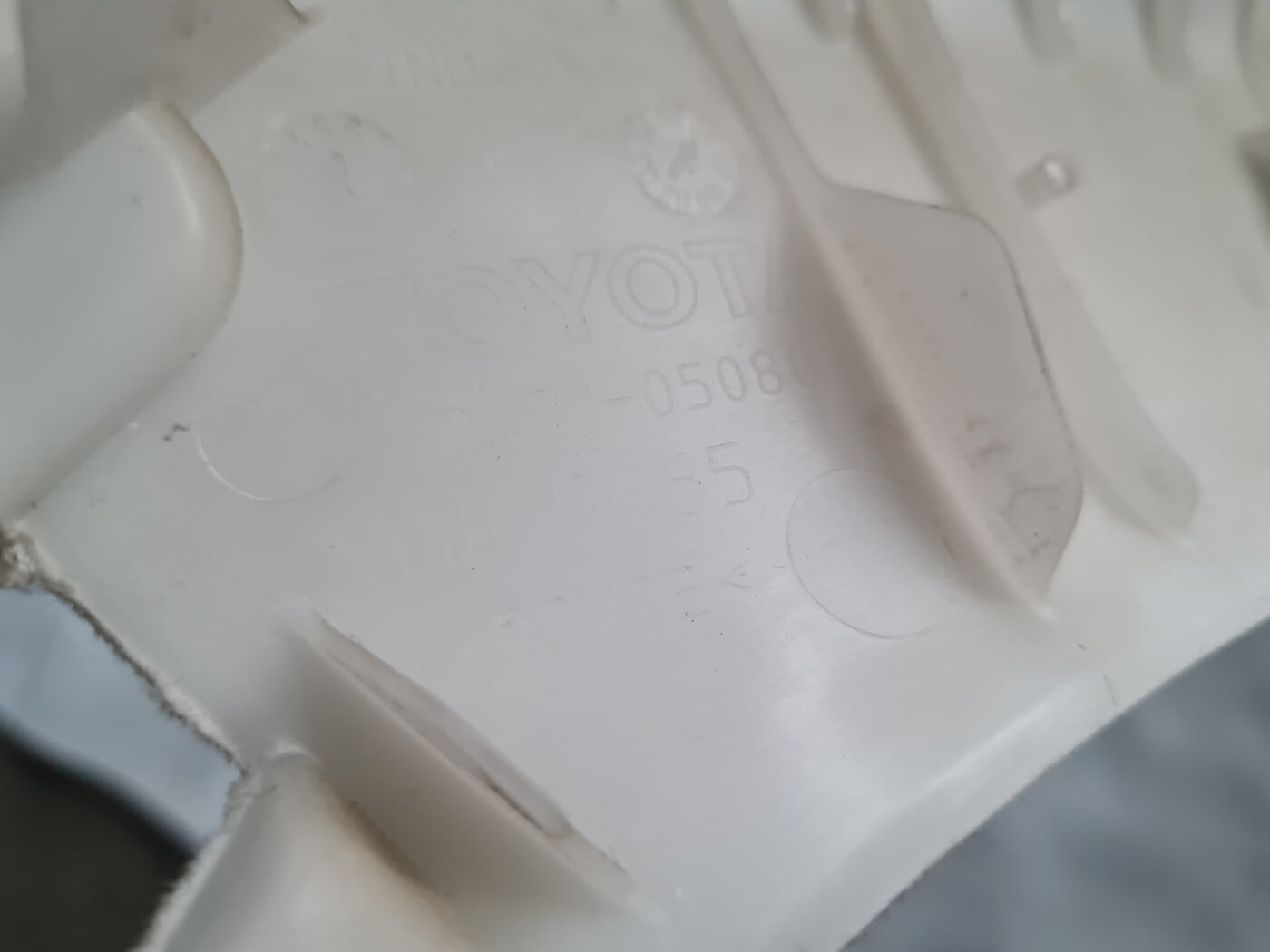 Aizmugurējas salona statnes apdare priekš TOYOTA AVENSIS 2007 UNIVERSAL 4 Aizmugurējas salona statnes apdare priekš TOYOTA AVENSIS 2007 UNIVERSAL