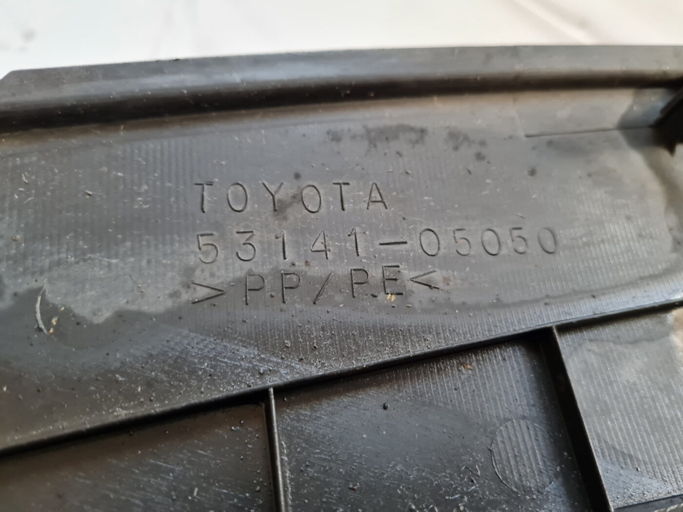 Radiatoru augšēja uzlika priekš TOYOTA AVENSIS 2007 UNIVERSAL 3 Radiatoru augšēja uzlika priekš TOYOTA AVENSIS 2007 UNIVERSAL
