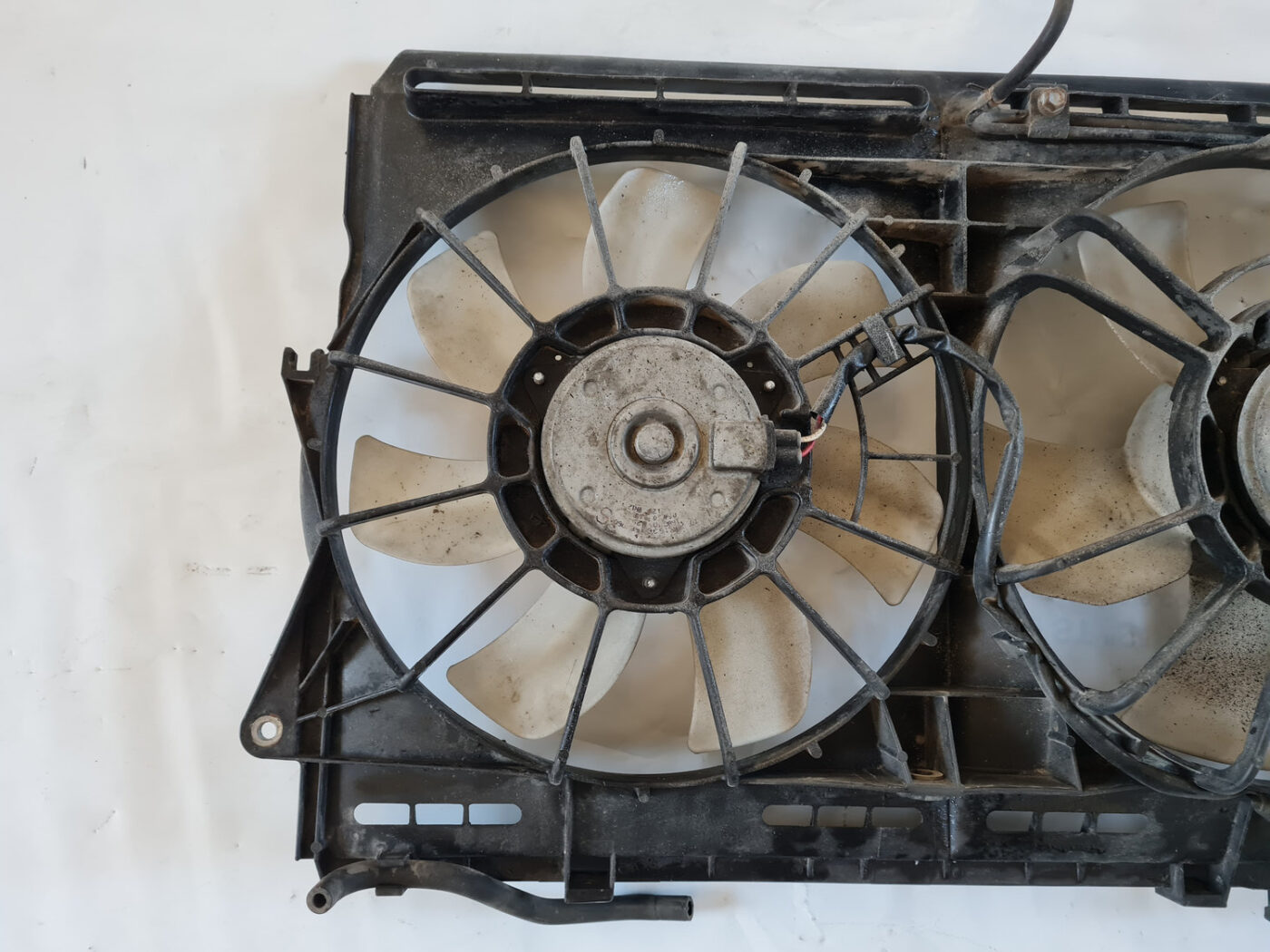 Dzesēšanas radiatora ventilators priekš TOYOTA AVENSIS 2007 UNIVERSAL 2 Dzesēšanas radiatora ventilators priekš TOYOTA AVENSIS 2007 UNIVERSAL
