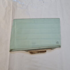 Aizmugurējo kreiso durvju stikls priekš TOYOTA AVENSIS 2007 UNIVERSAL