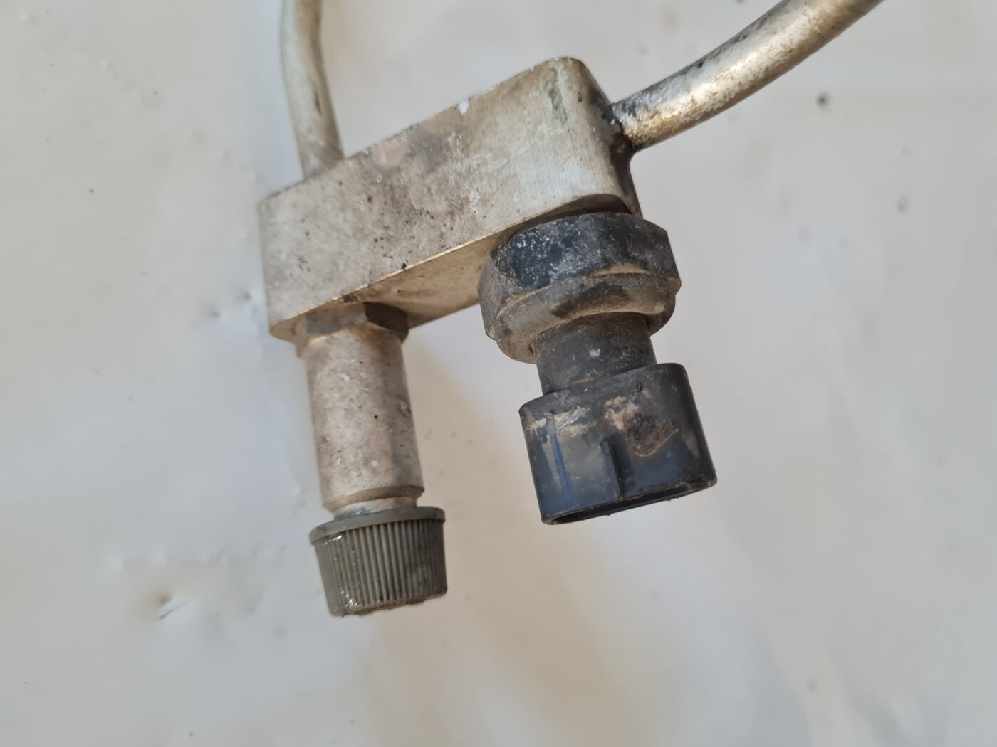 Gaisa kondicioniera galvenā caurule priekš TOYOTA AVENSIS 2007 UNIVERSAL 4 Gaisa kondicioniera galvenā caurule priekš TOYOTA AVENSIS 2007 UNIVERSAL