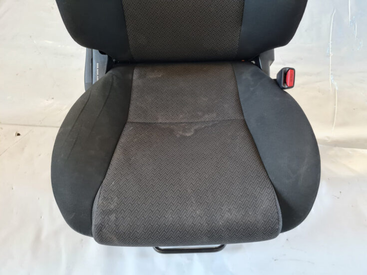 Priekšējais labais sēdeklis priekš TOYOTA AVENSIS 2007 UNIVERSAL