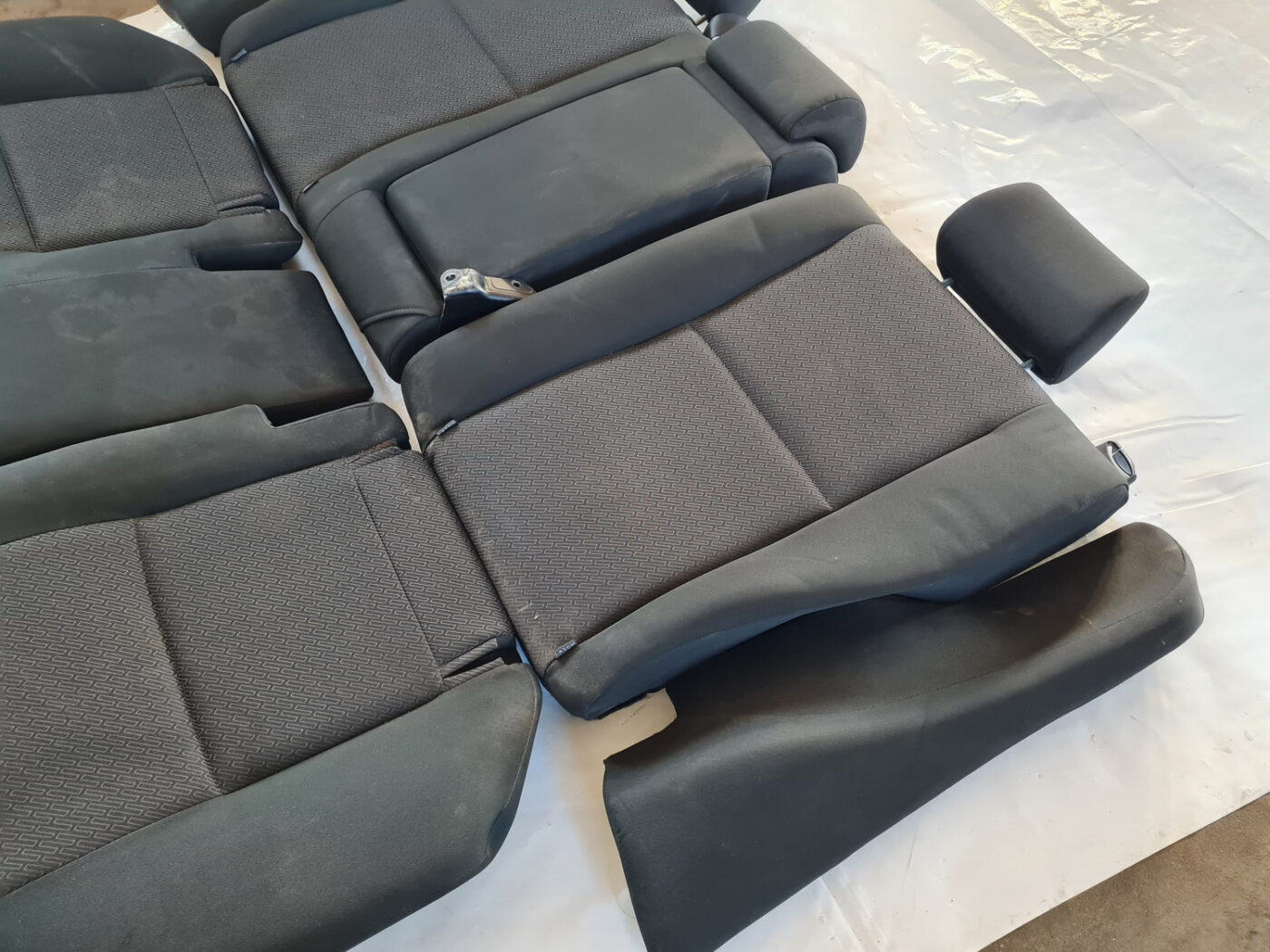 Aizmugurējais sēdeklis priekš TOYOTA AVENSIS 2007 UNIVERSAL 6 Aizmugurējais sēdeklis priekš TOYOTA AVENSIS 2007 UNIVERSAL