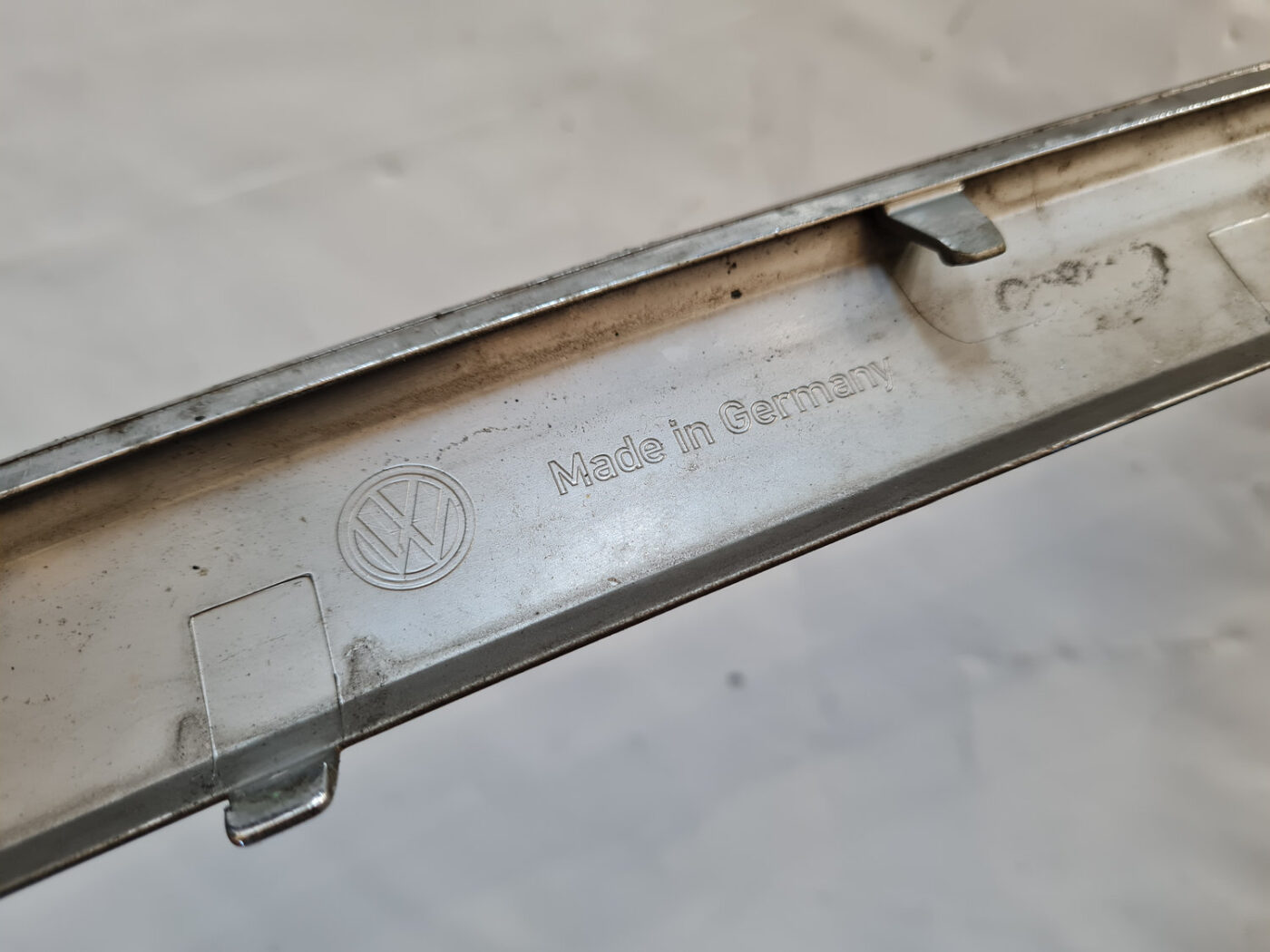 Priekšējā režģa hromēta uzlika priekš VW PASSAT CC 2009 4 Priekšējā režģa hromēta uzlika priekš VW PASSAT CC 2009