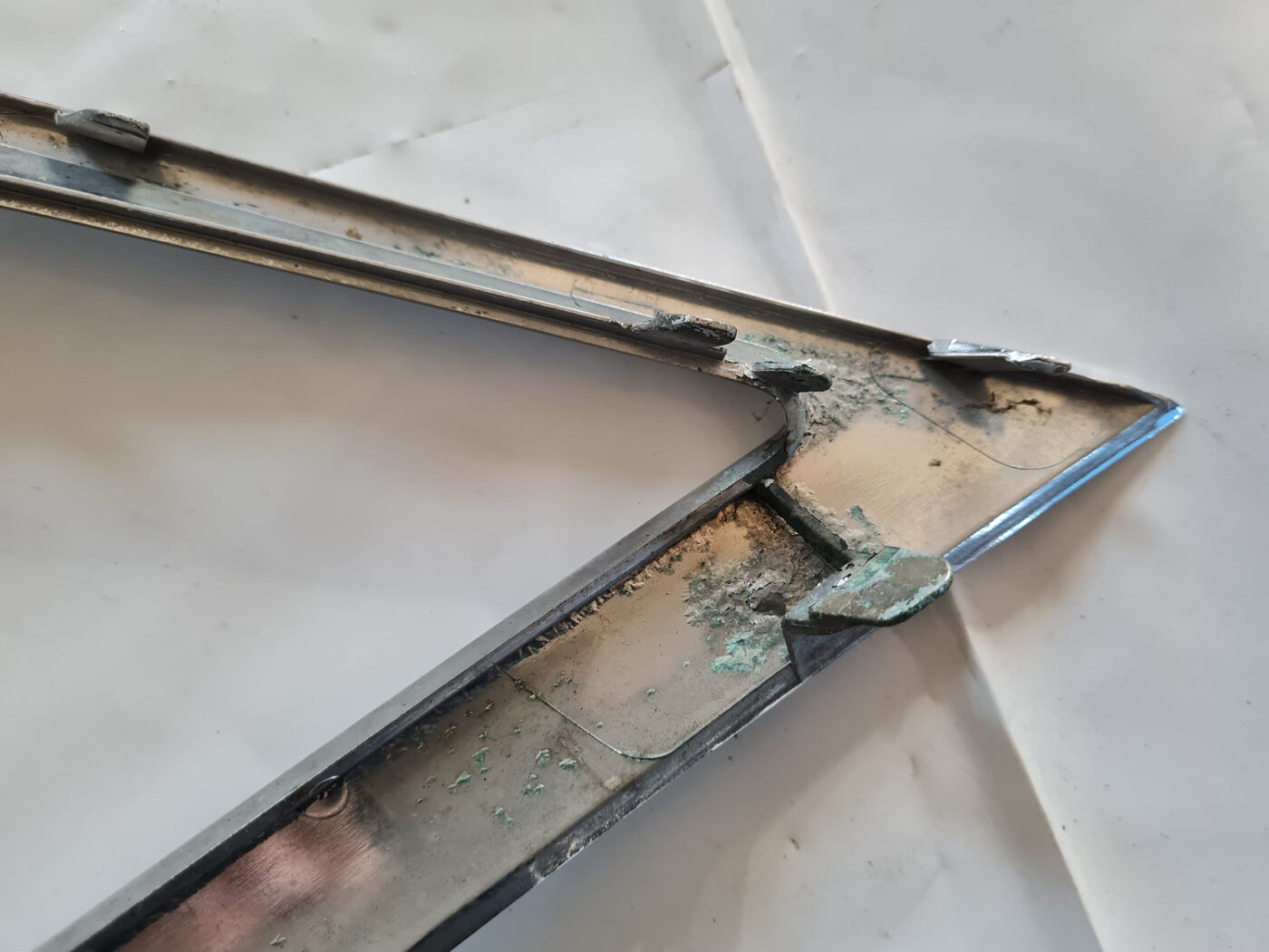 Priekšējā režģa hromēta uzlika priekš VW PASSAT CC 2009 3 Priekšējā režģa hromēta uzlika priekš VW PASSAT CC 2009