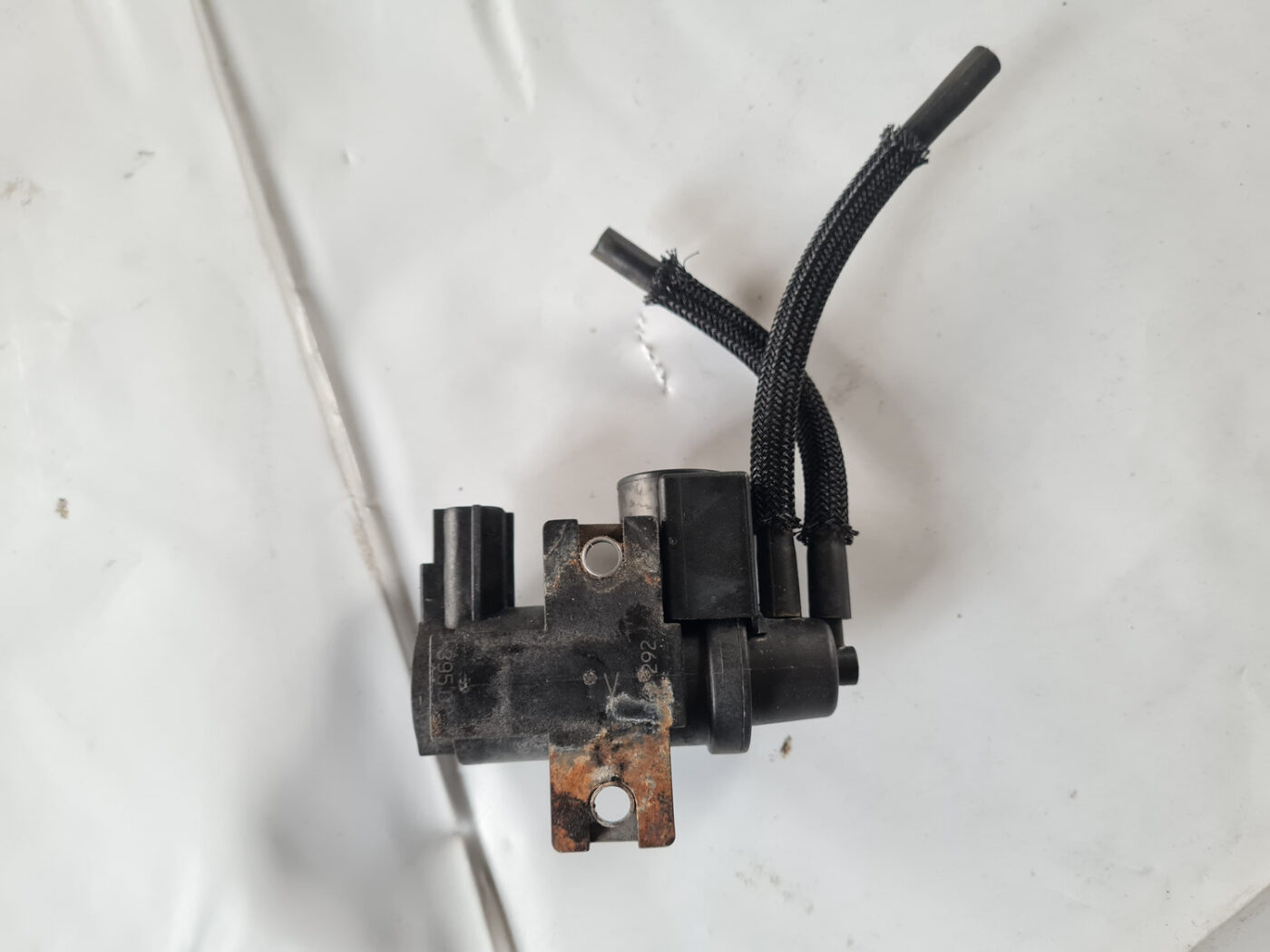 Solenoīda vakuuma vārsts priekš TOYOTA AVENSIS 2007 UNIVERSAL 4 Solenoīda vakuuma vārsts priekš TOYOTA AVENSIS 2007 UNIVERSAL