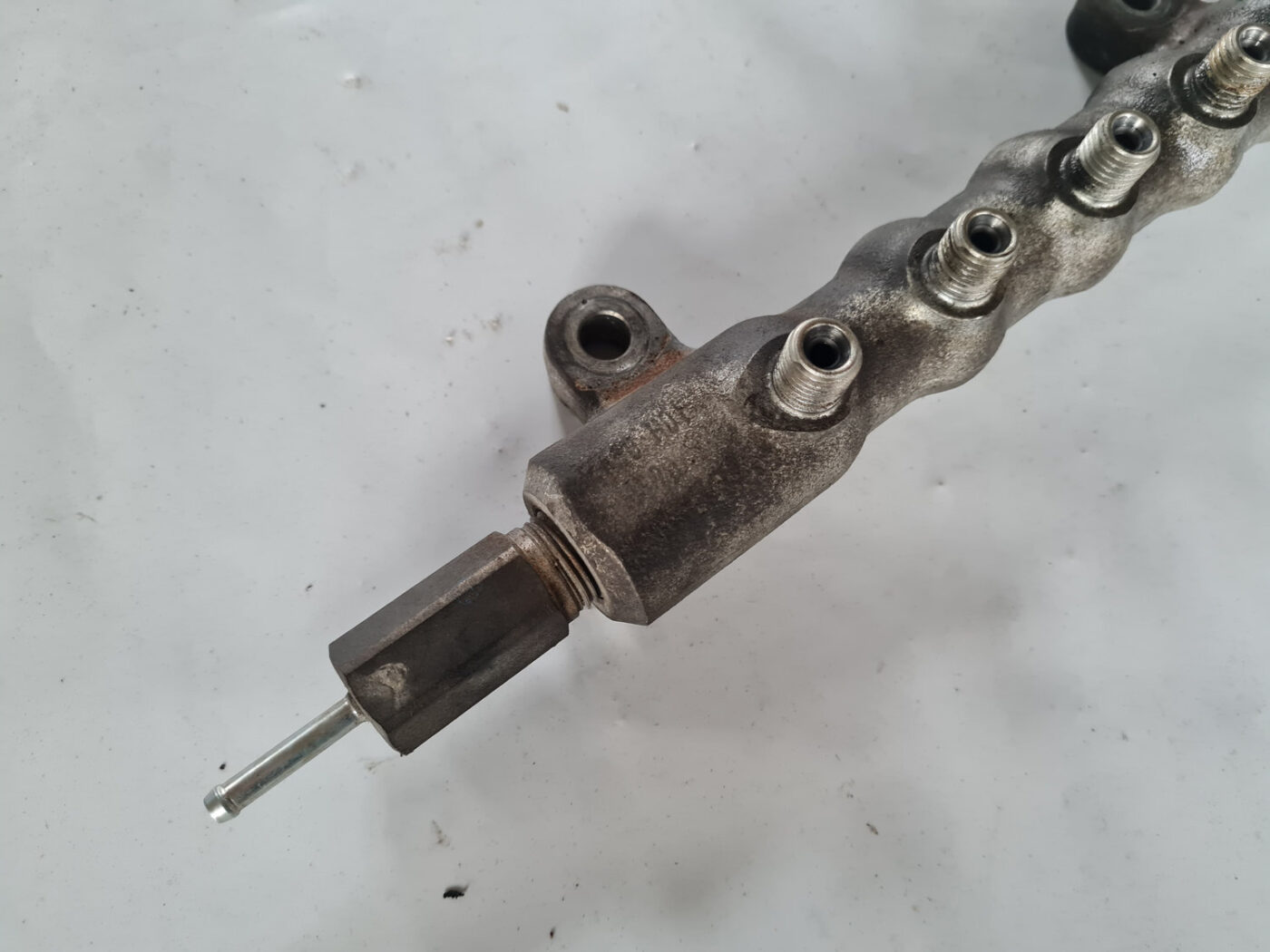 Degvielas sadales caurule priekš TOYOTA AVENSIS 2007 UNIVERSAL 2 Degvielas sadales caurule priekš TOYOTA AVENSIS 2007 UNIVERSAL